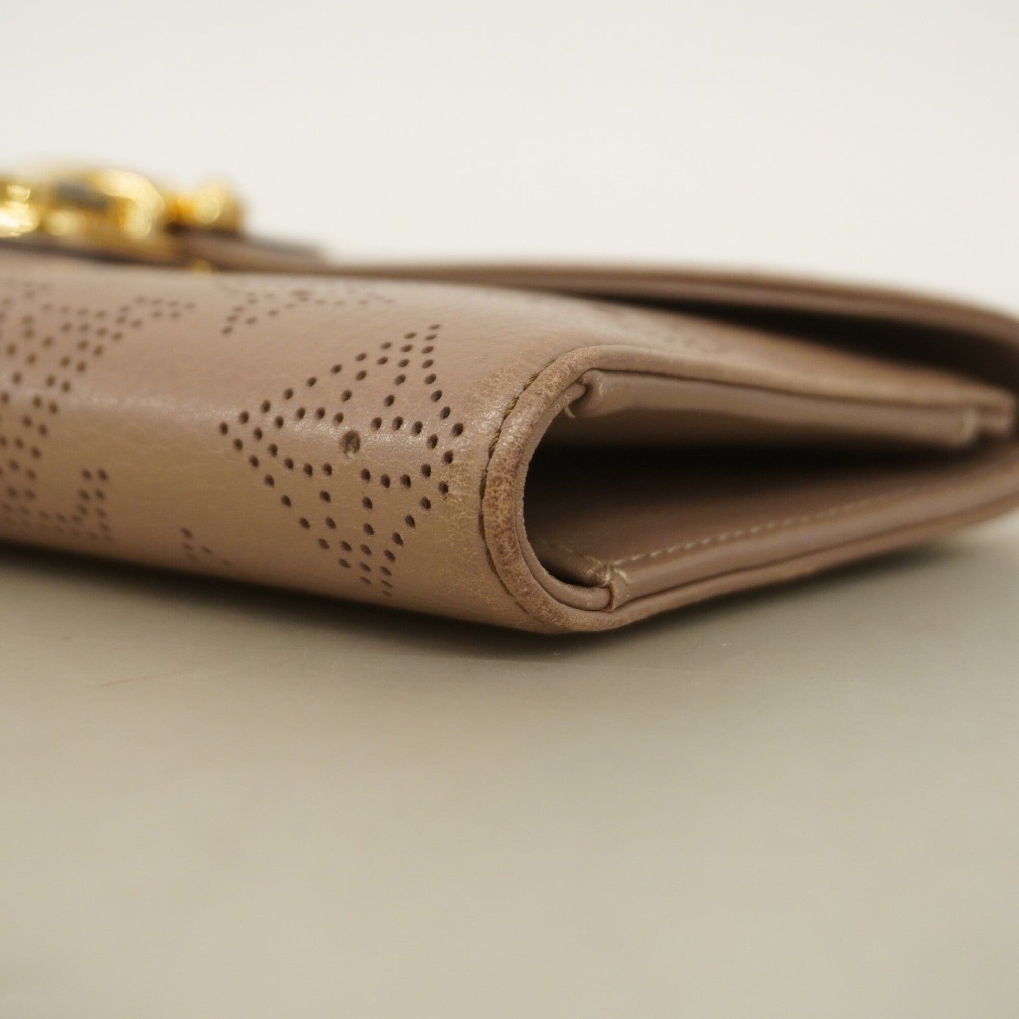 Louis Vuitton Beige Long Wallet (Tri-Fold) (Pre-Owned)