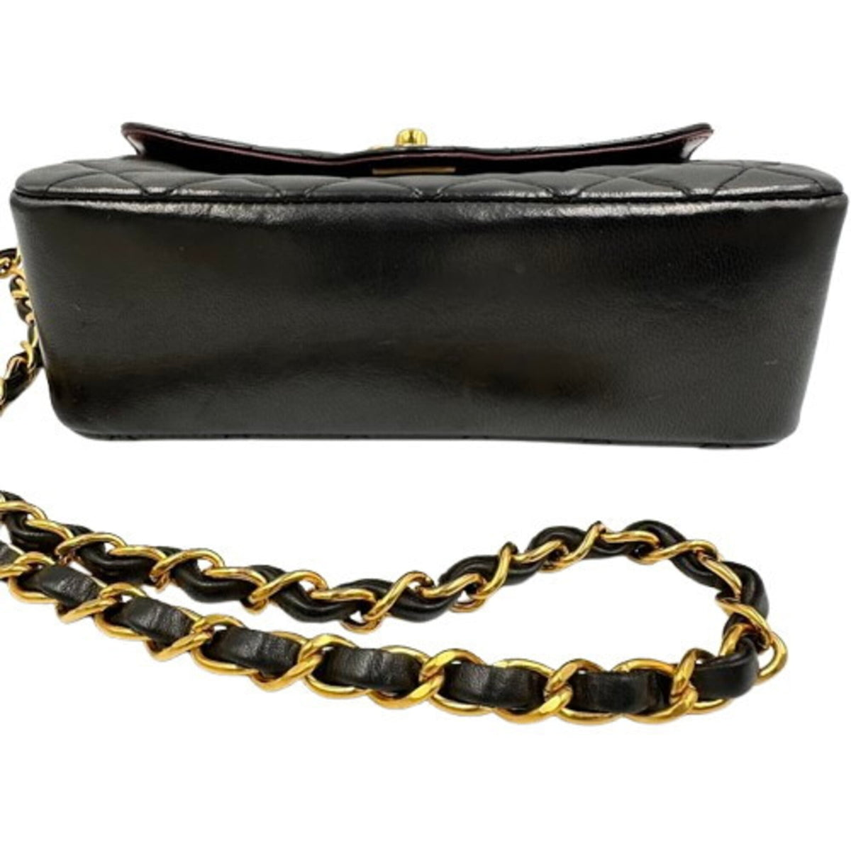 Chanel Matelasse Black Leather Shoulder Bag (Pre-Owned)