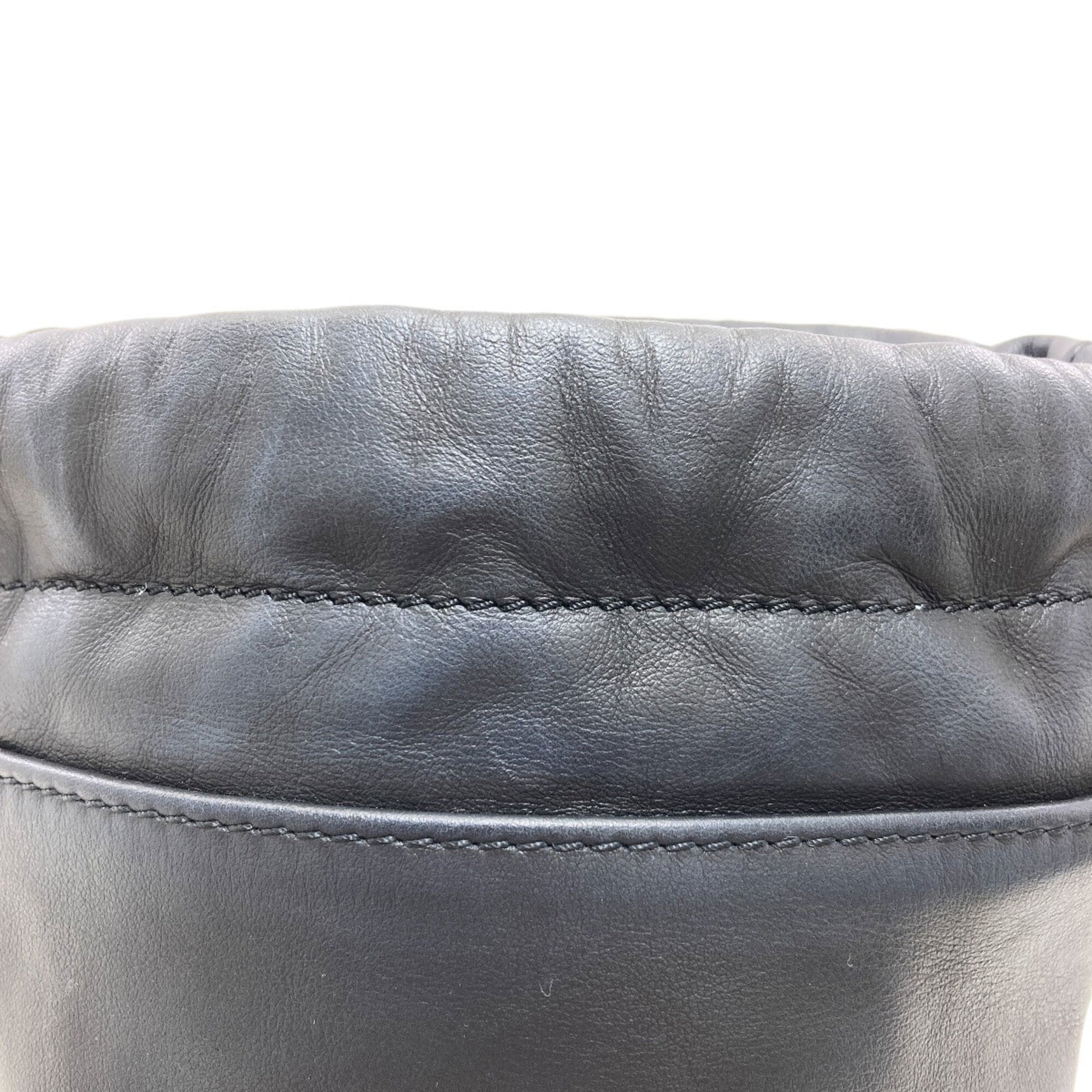 Longchamp Black Leather Shoulder Bag (Pre-Owned)
