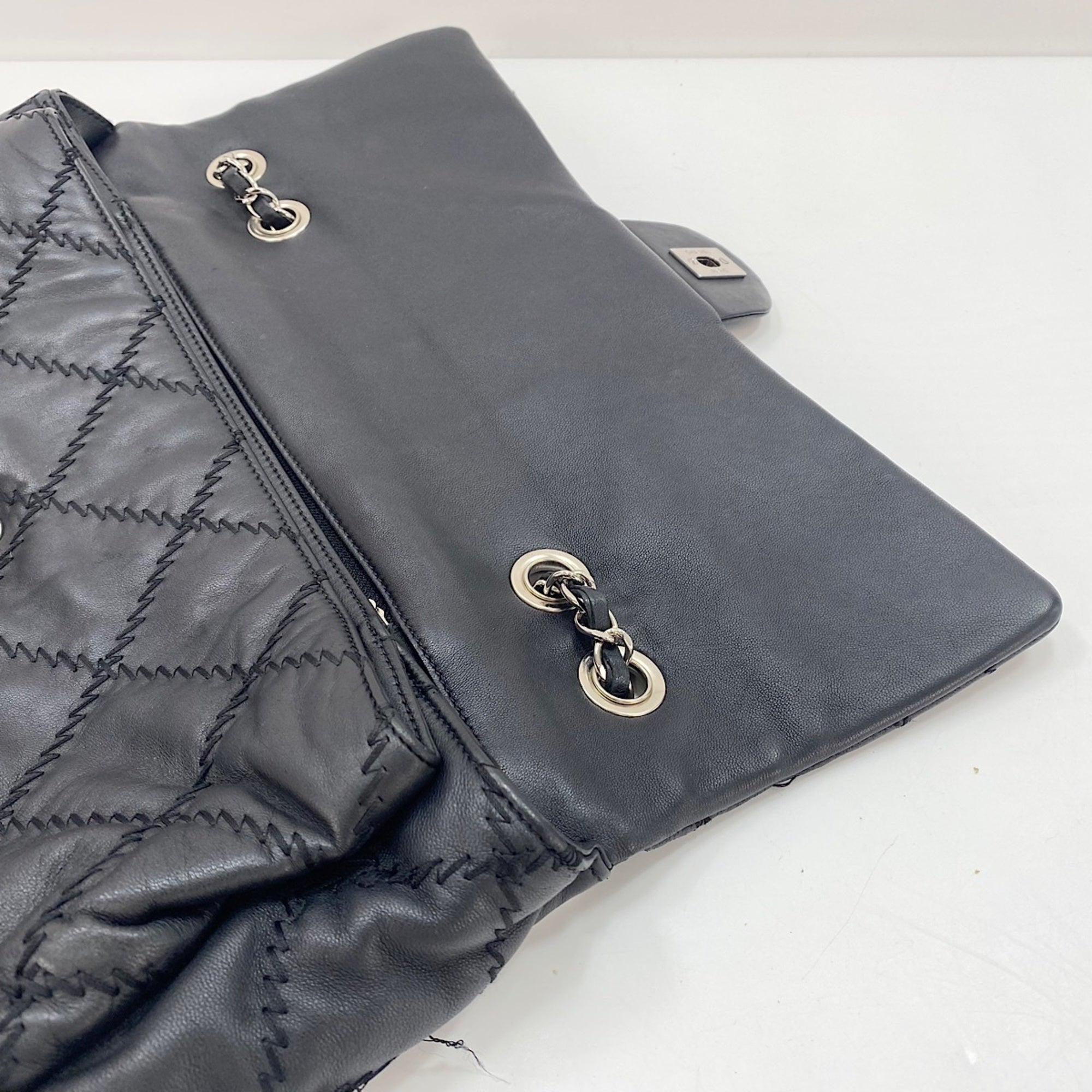 Chanel Black Shoulder Bag (Pre-Owned)