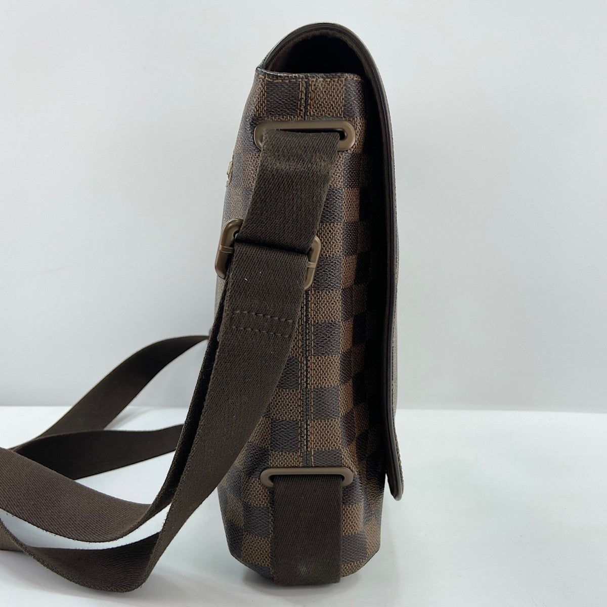 Louis Vuitton Brown Shoulder Bag (Pre-Owned)