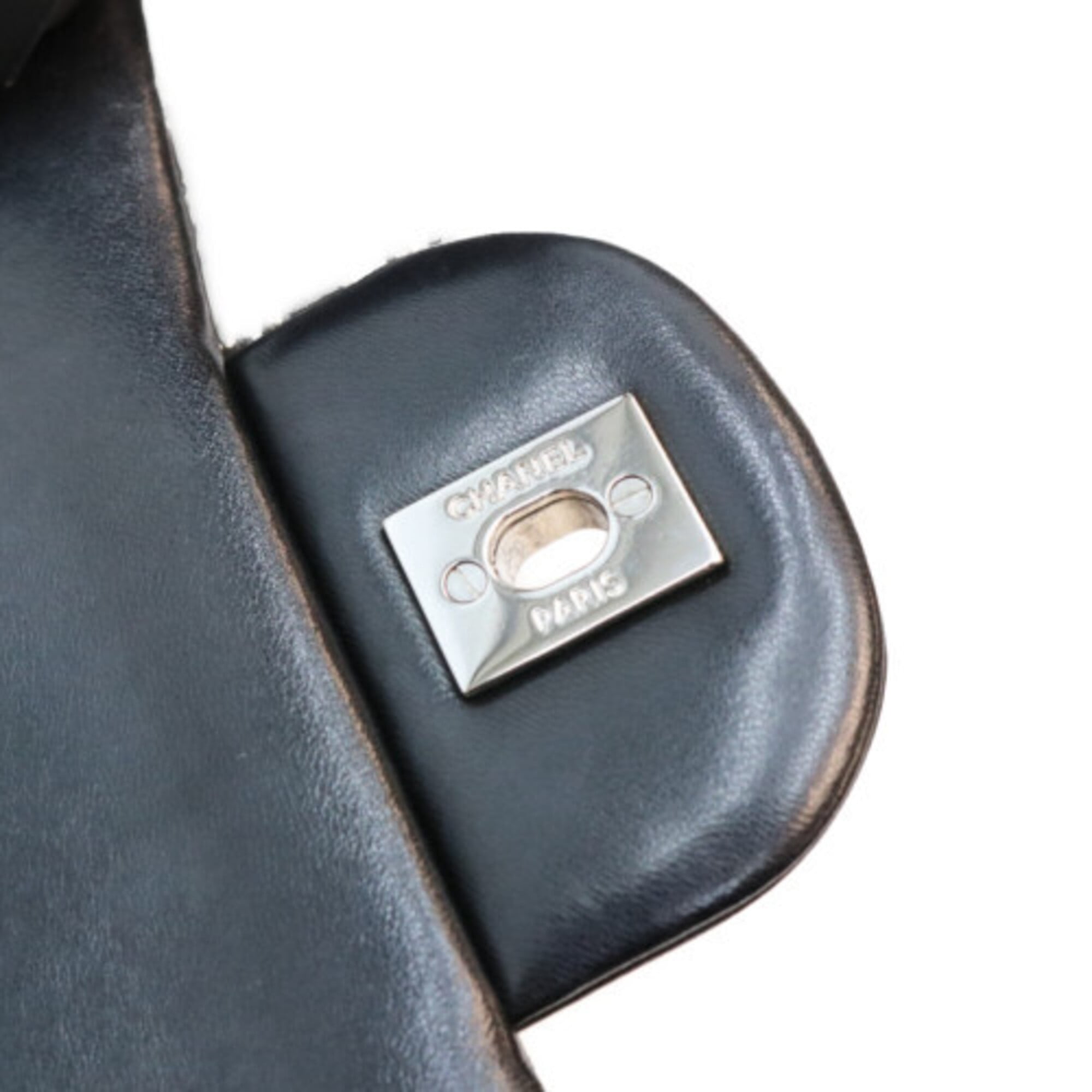 Chanel Brown Leather Shoulder Bag (Pre-Owned)