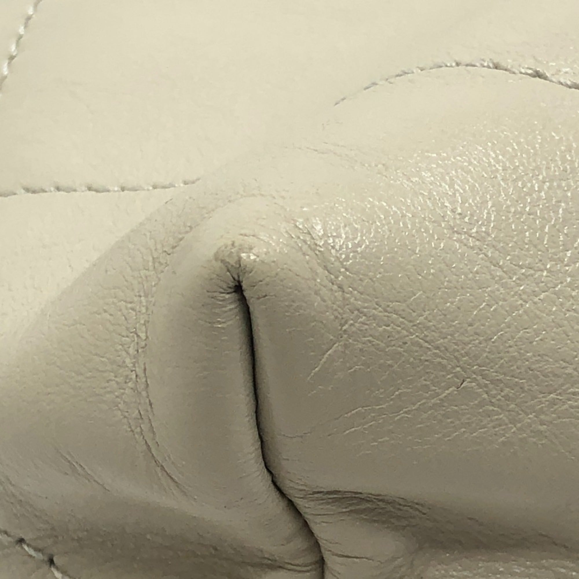 Chanel Gray Leather Shoulder Bag (Pre-Owned)