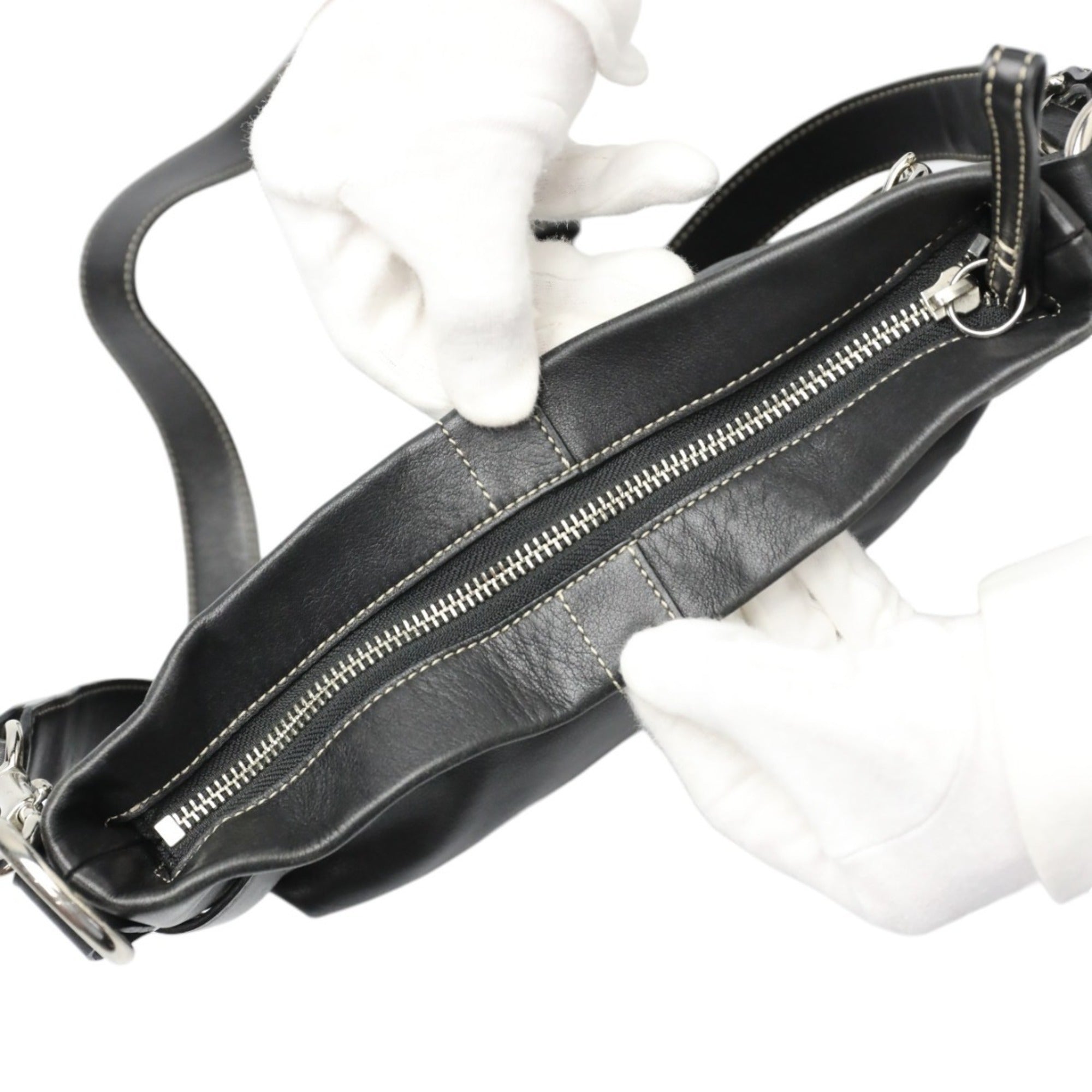 Coach Black Leather Shoulder Bag (Pre-Owned)