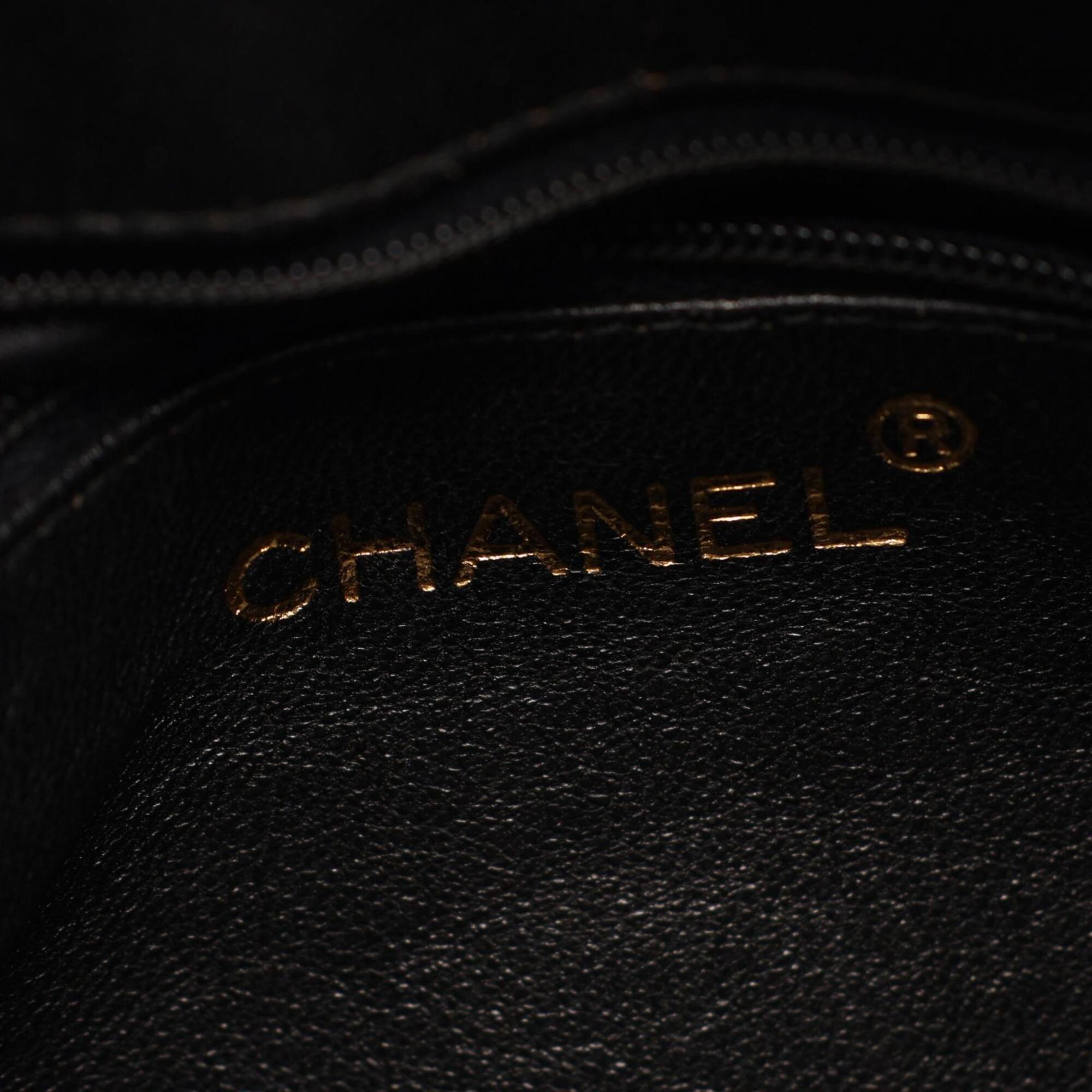 Chanel Black Leather Handbag Shoulder Bag (Pre-Owned)