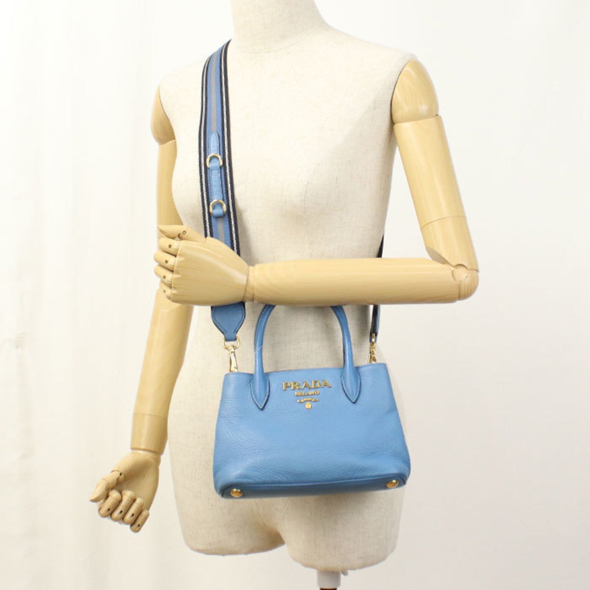 Prada Blue Leather Handbag (Pre-Owned)