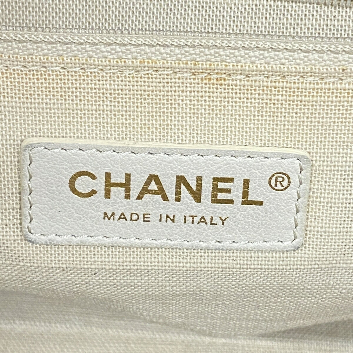 Chanel White Canvas Tote Bag (Pre-Owned)