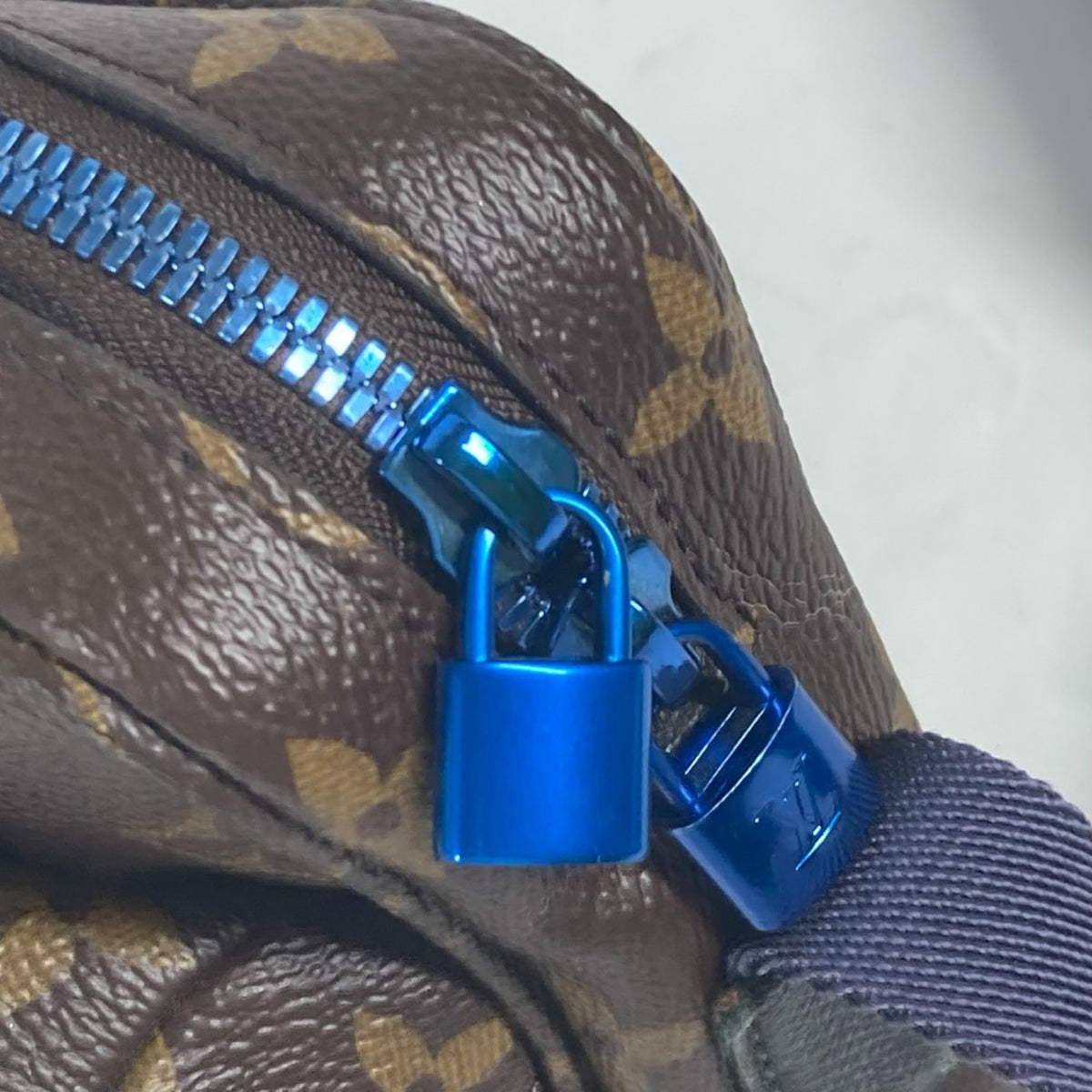 Louis Vuitton Blue Brown Monogram Shoulder Bag (Pre-Owned)