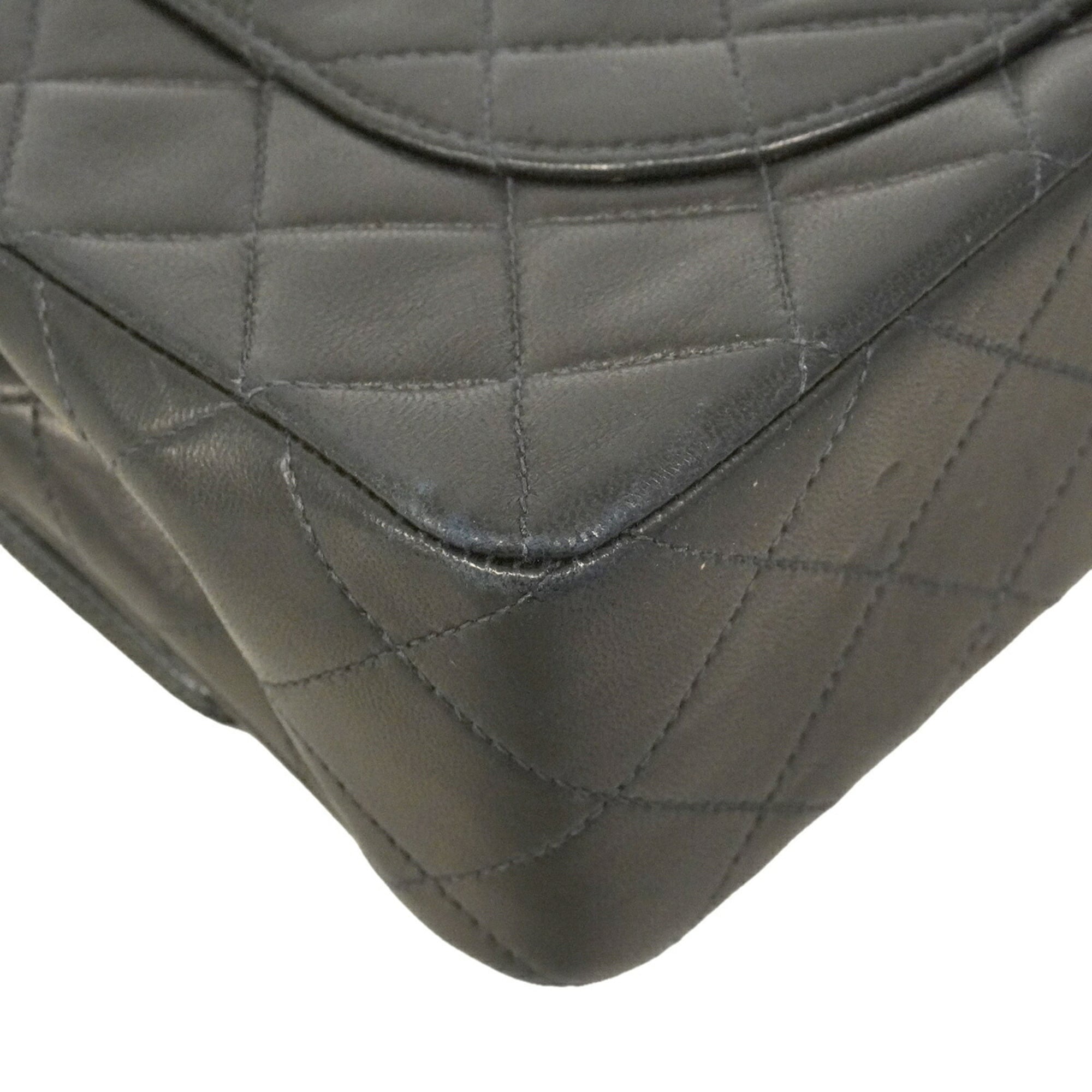 Chanel Black Leather Shoulder Bag (Pre-Owned)