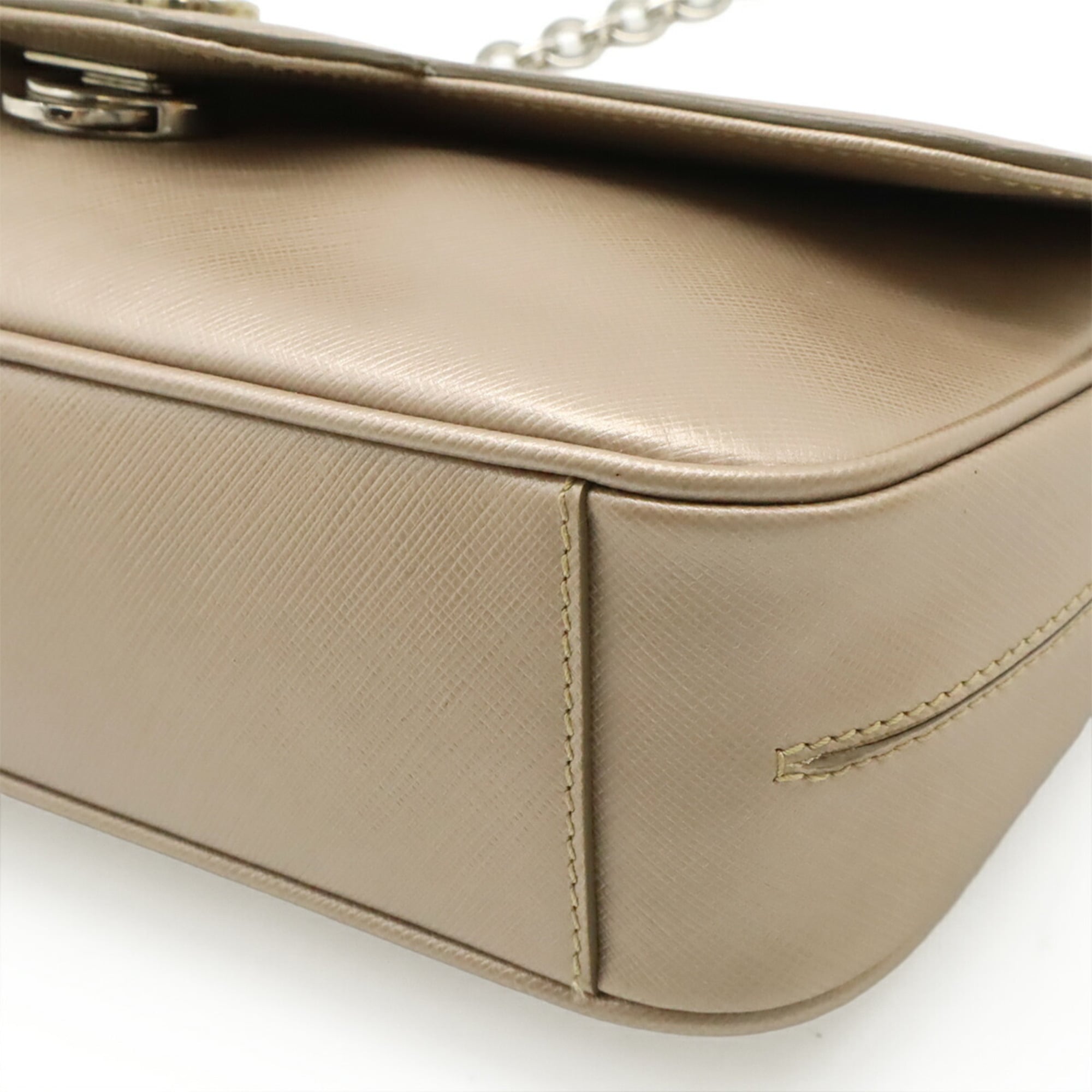 Salvatore Ferragamo Champagne Pink Leather Handbag (Pre-Owned)