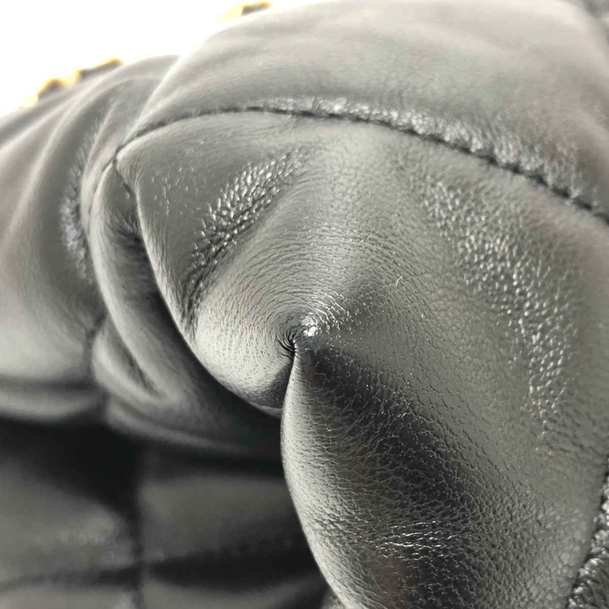 Chanel Black Leather Shoulder Bag (Pre-Owned)