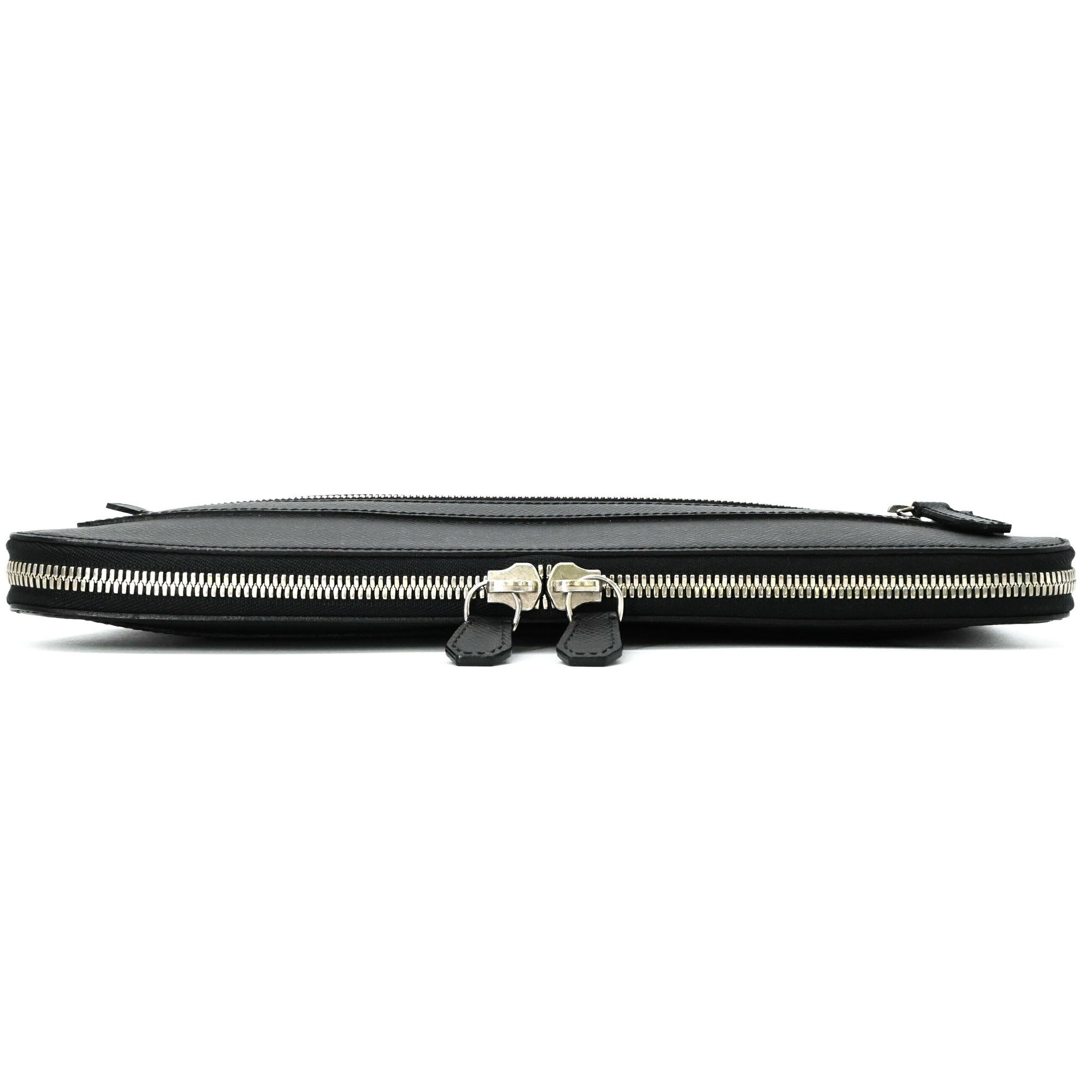 Louis Vuitton Black Taiga Leather Clutch Bag (Pre-Owned)