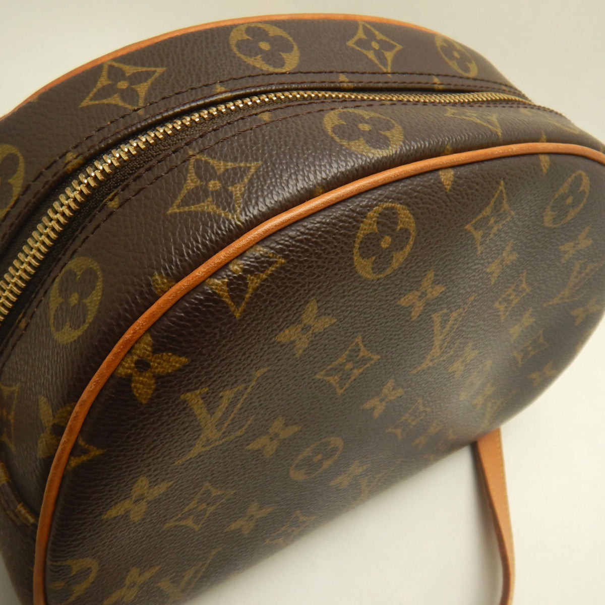 Louis Vuitton Brown Monogram Canvas Shoulder Bag (Pre-Owned)