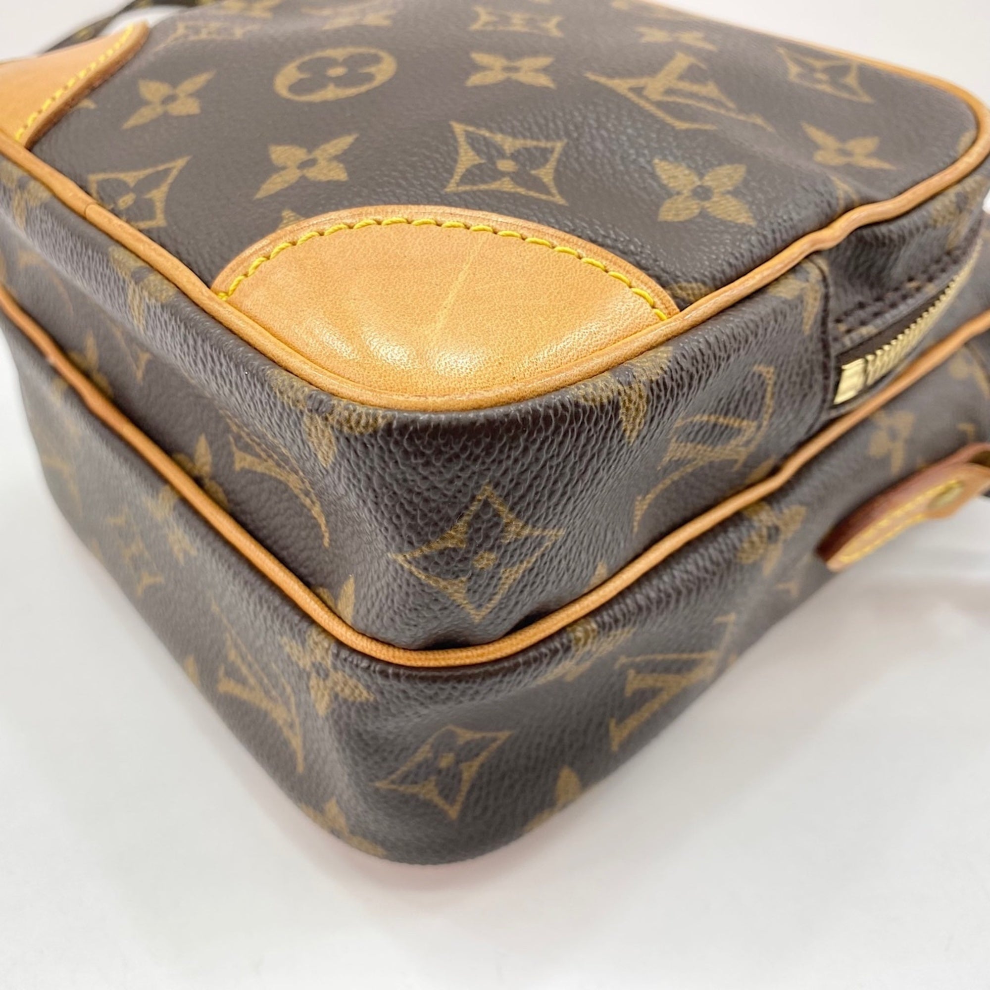 Louis Vuitton Blue Brown Shoulder Bag (Pre-Owned)