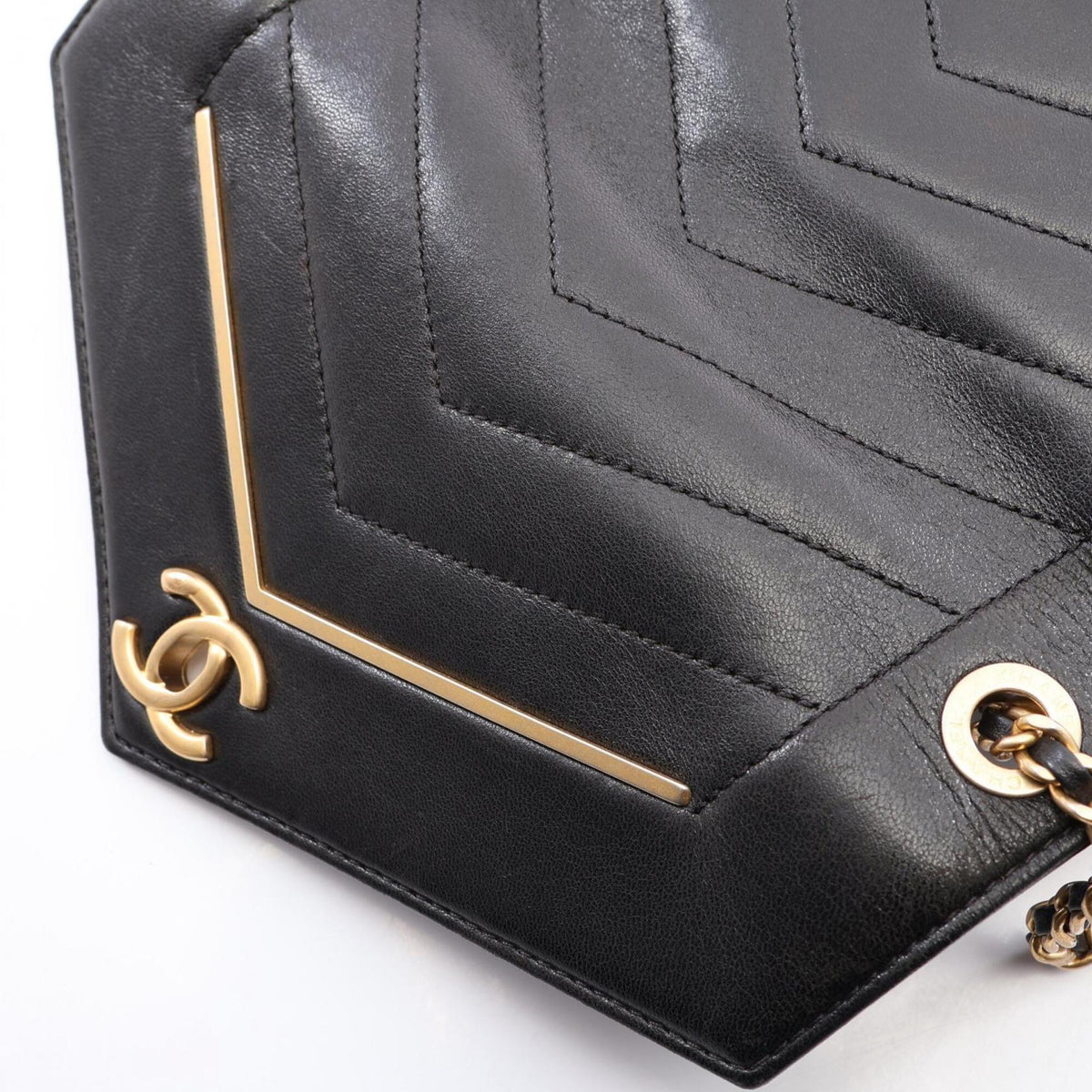 Chanel Black Leather Handbag Shoulder Bag (Pre-Owned)
