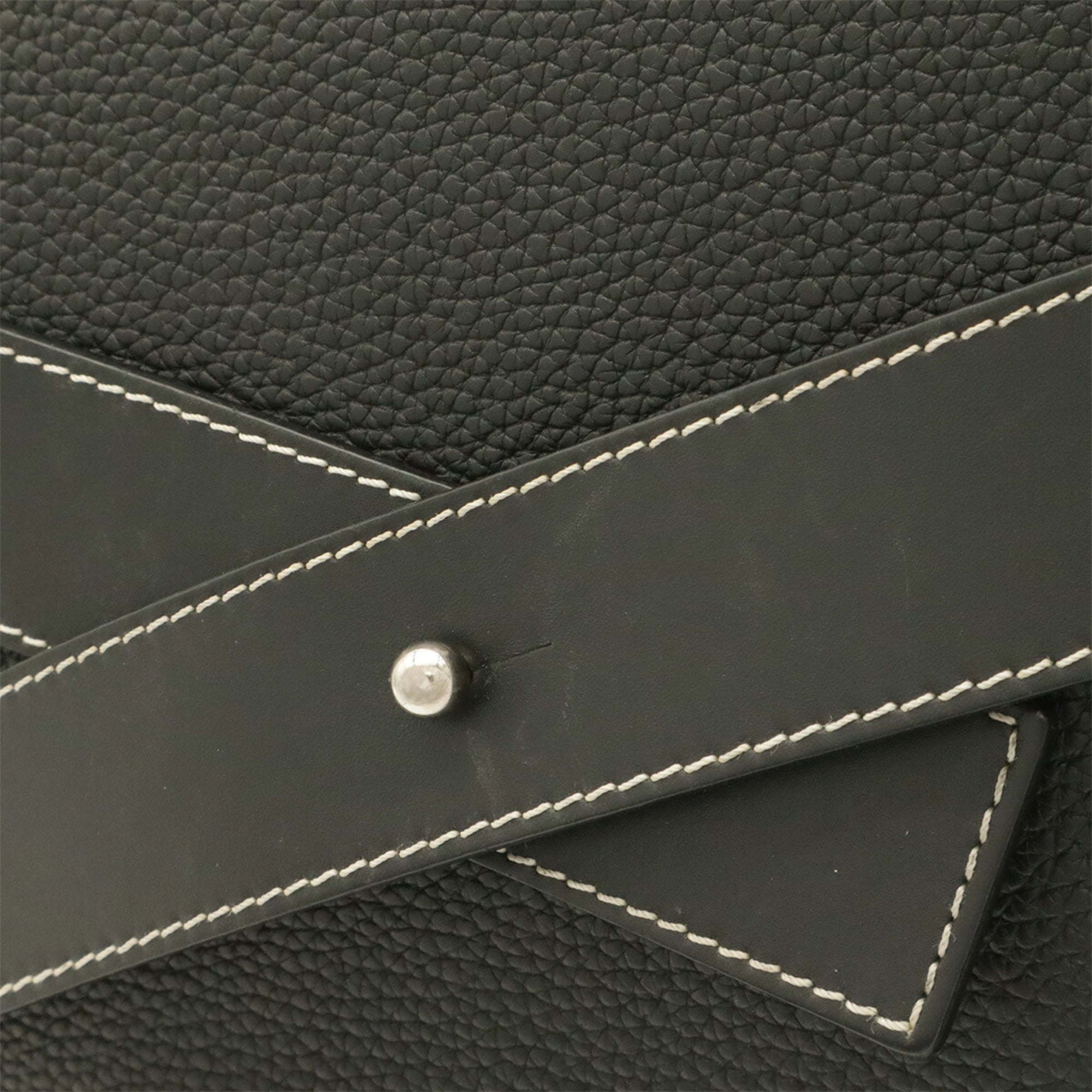 Loewe Black Leather Shoulder Bag (Pre-Owned)