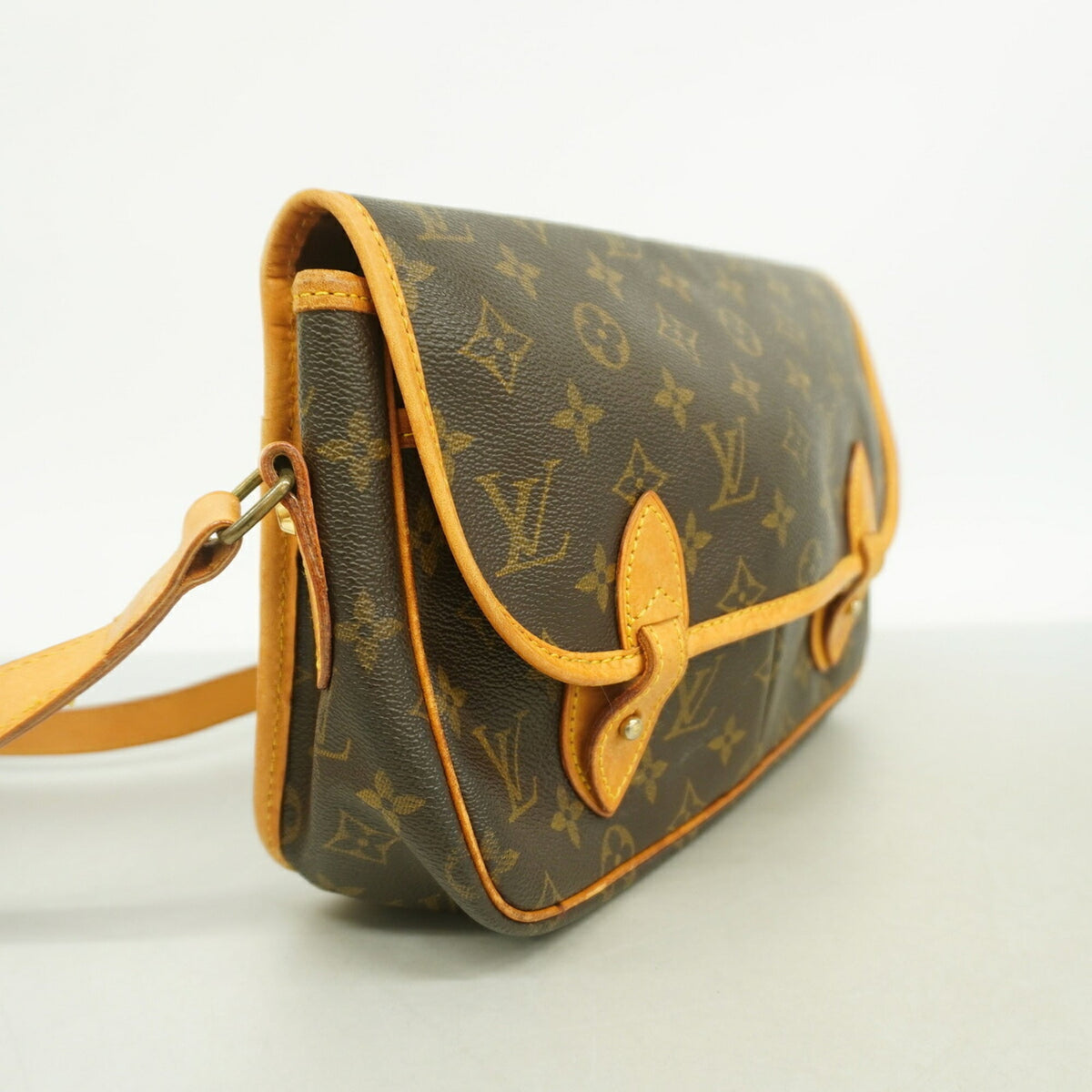Louis Vuitton Brown Shoulder Bag (Pre-Owned)
