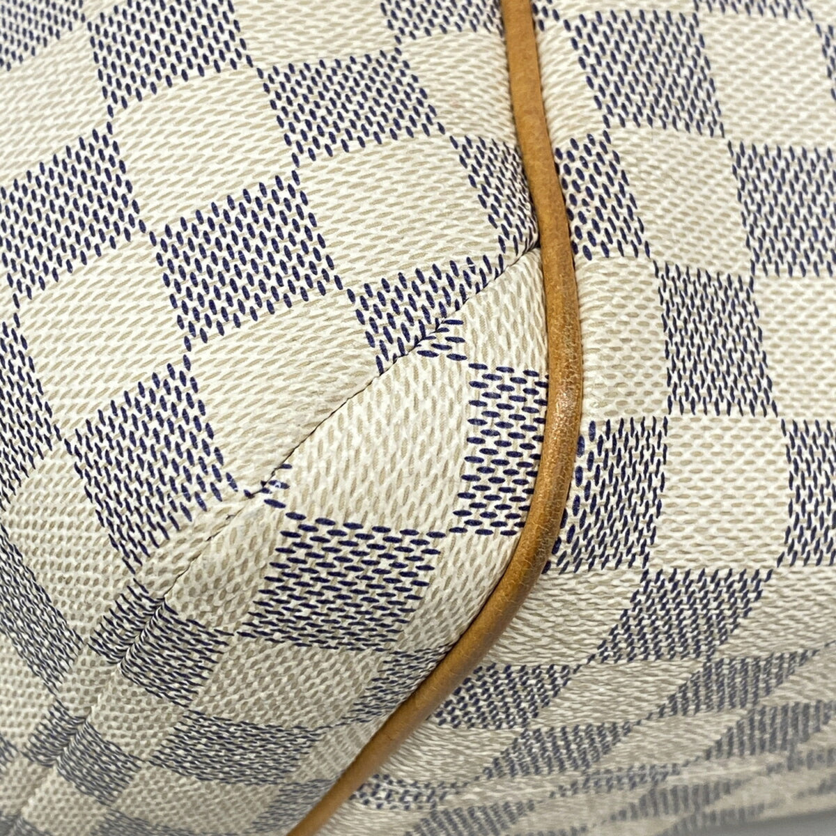 Louis Vuitton White Tote Bag (Pre-Owned)