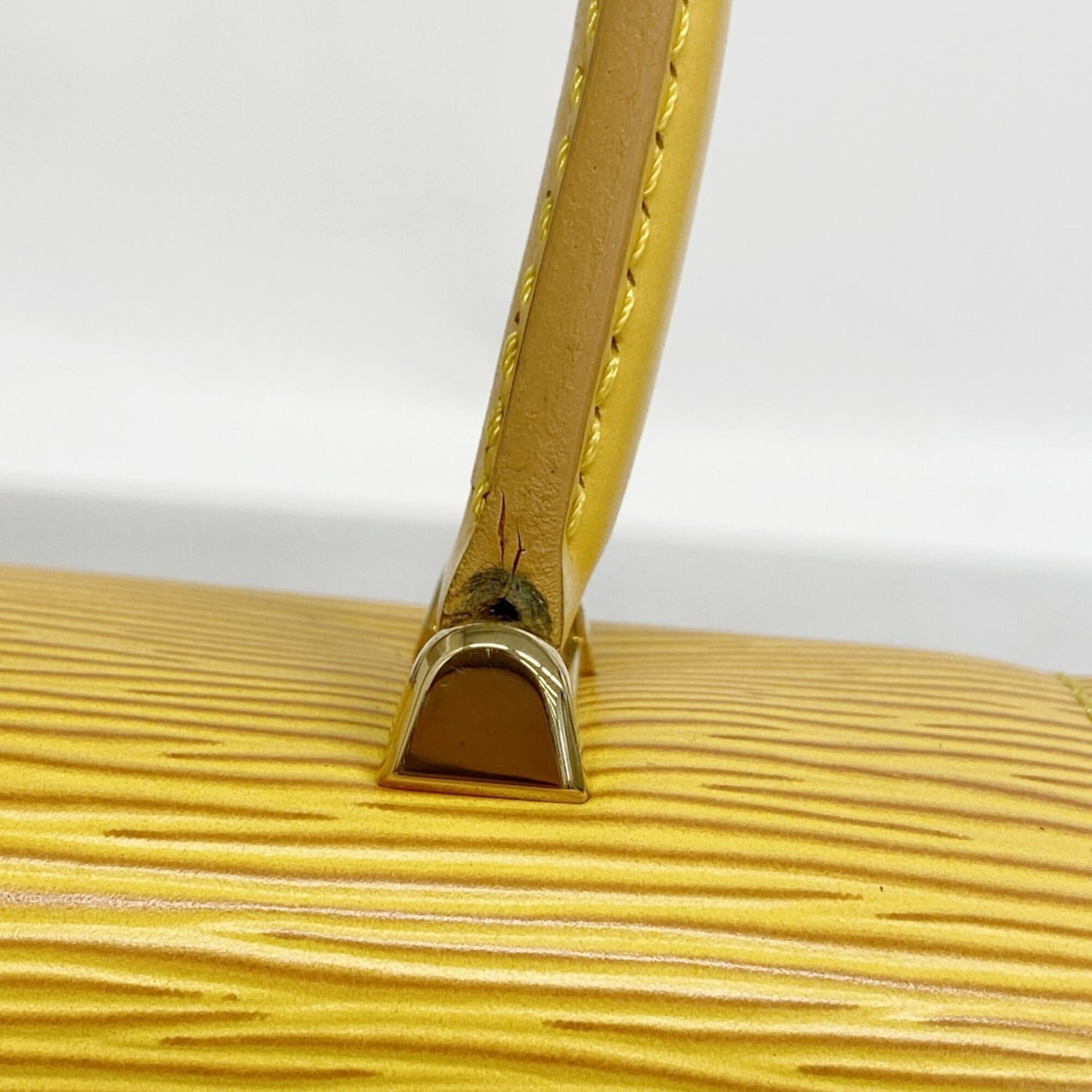 Louis Vuitton Jaune Handbag (Pre-Owned)