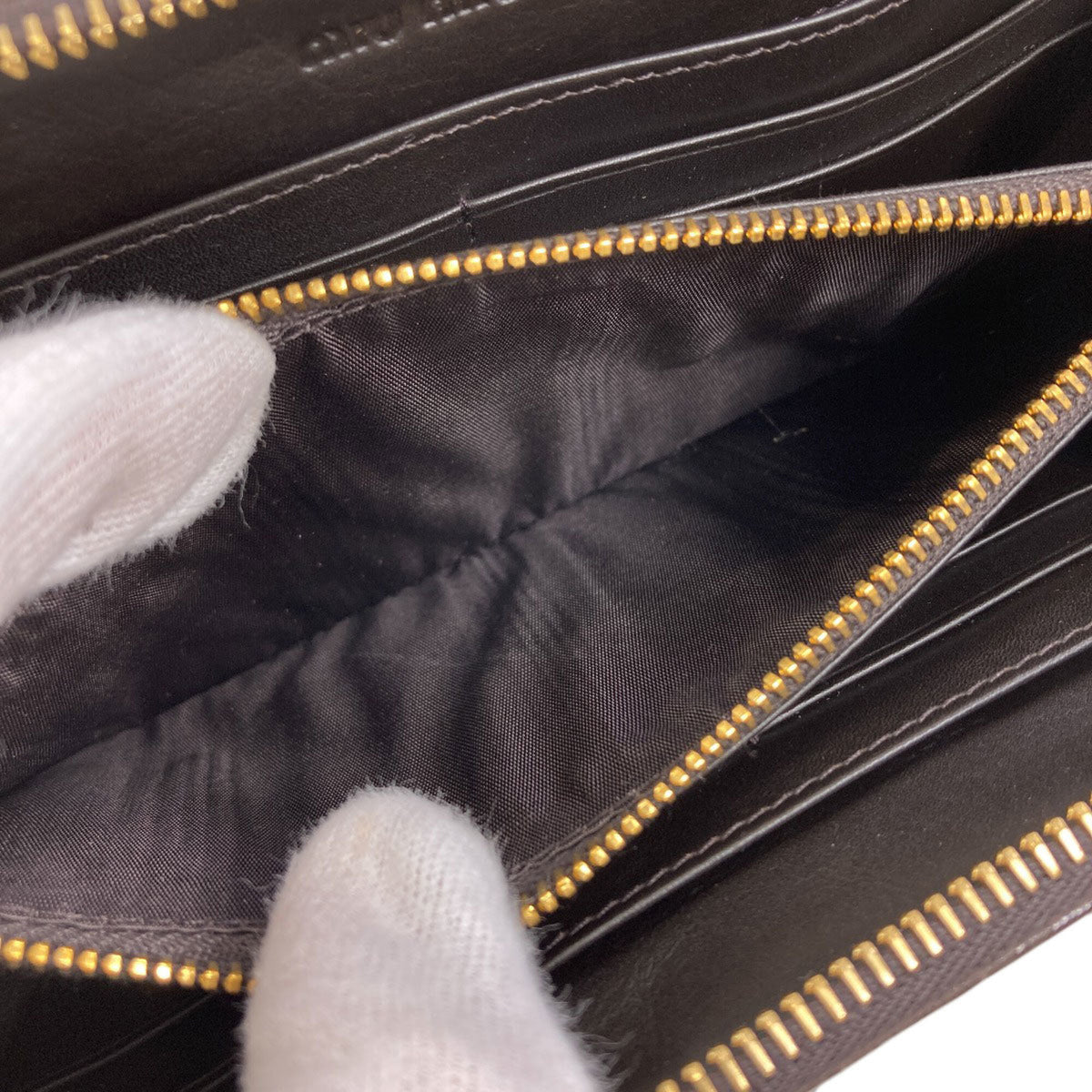 Miu Miu Black Leather Long Wallet (Bi-Fold) (Pre-Owned)