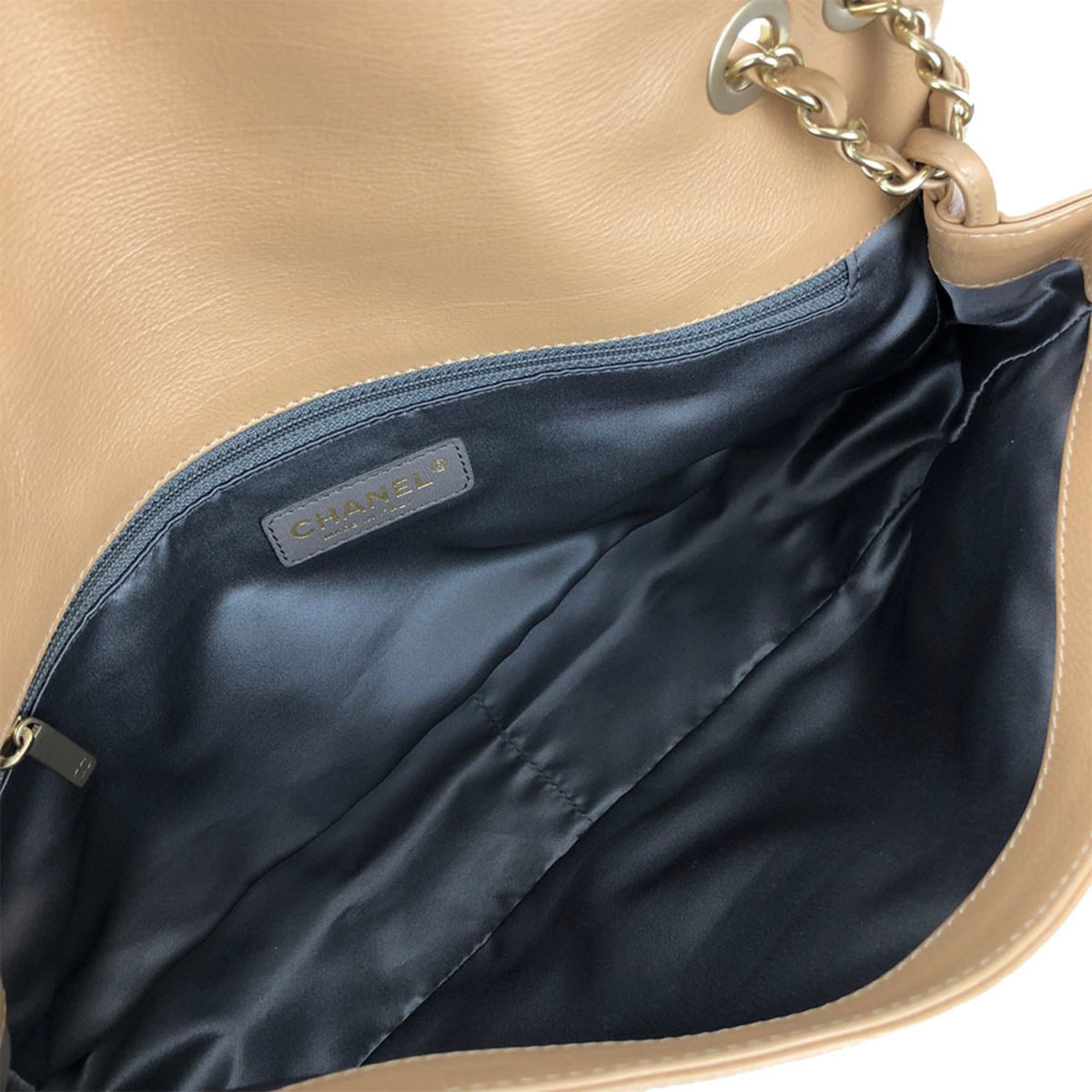 Chanel Beige Leather Shoulder Bag (Pre-Owned)