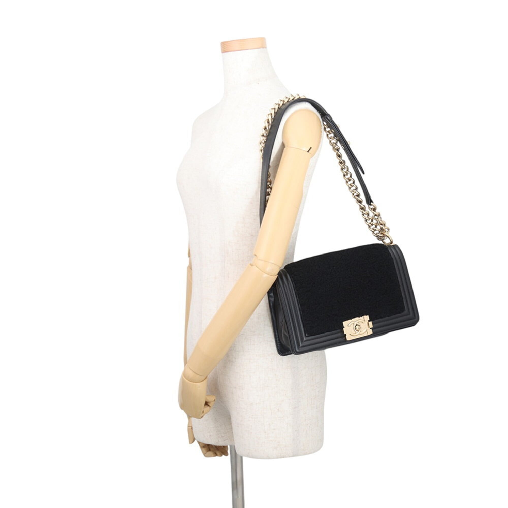 Chanel Boy Chanel Black Leather Handbag Shoulder Bag (Pre-Owned)