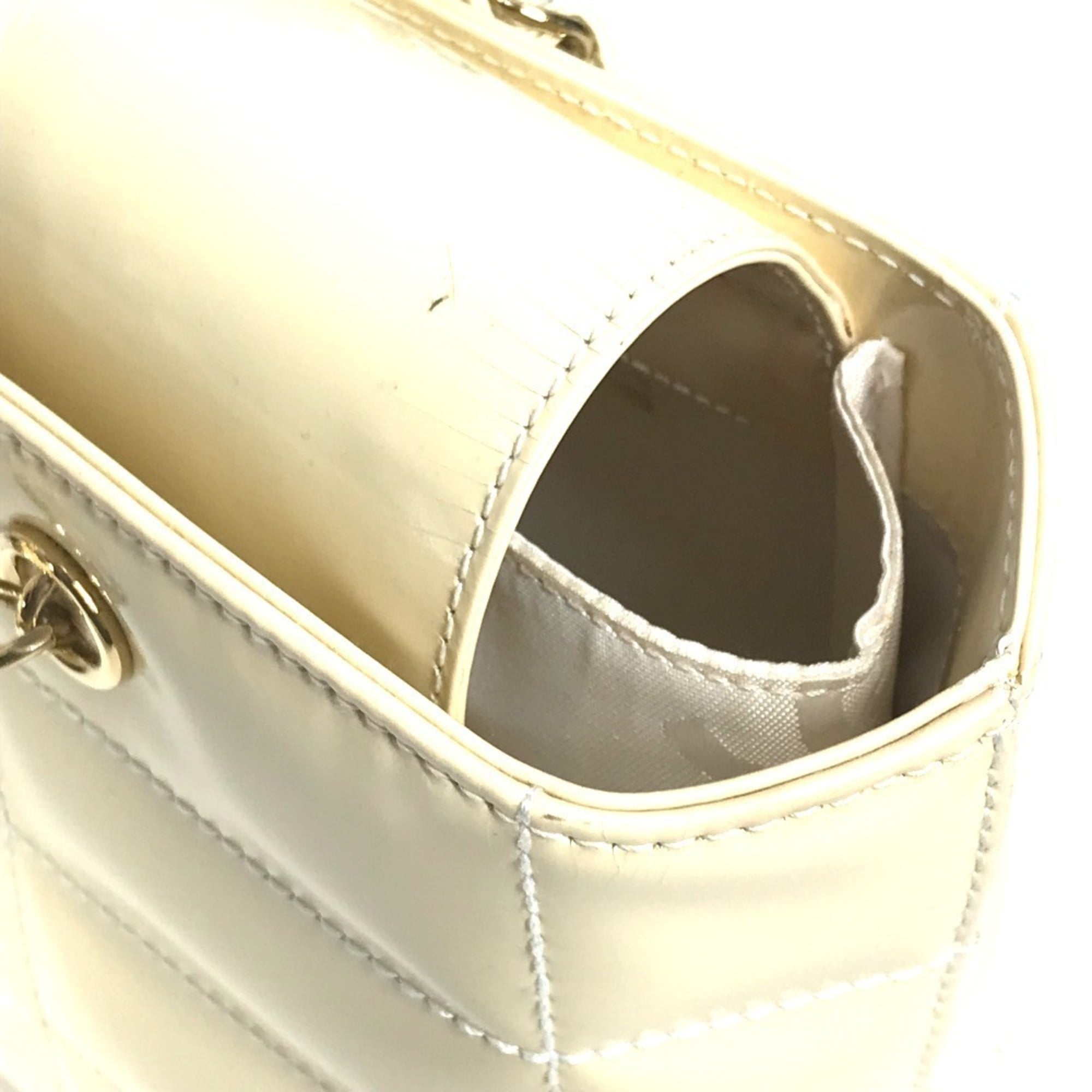 Chanel White Yellow Shoulder Bag (Pre-Owned)