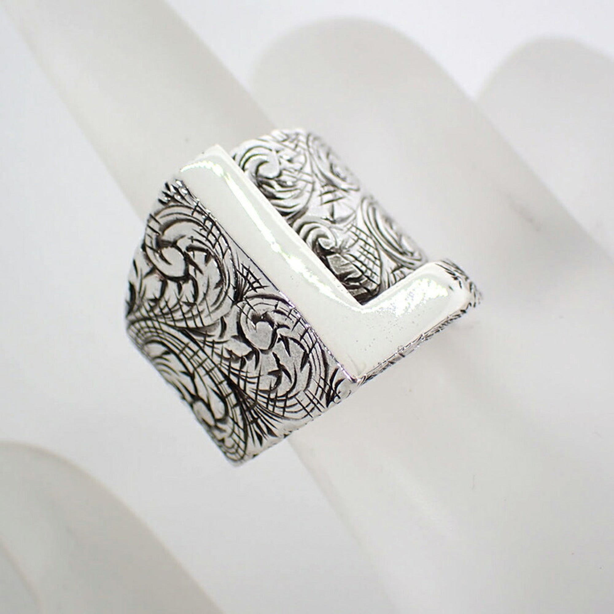 Gucci Sterling Silver 925 Band Ring (Pre-Owned)
