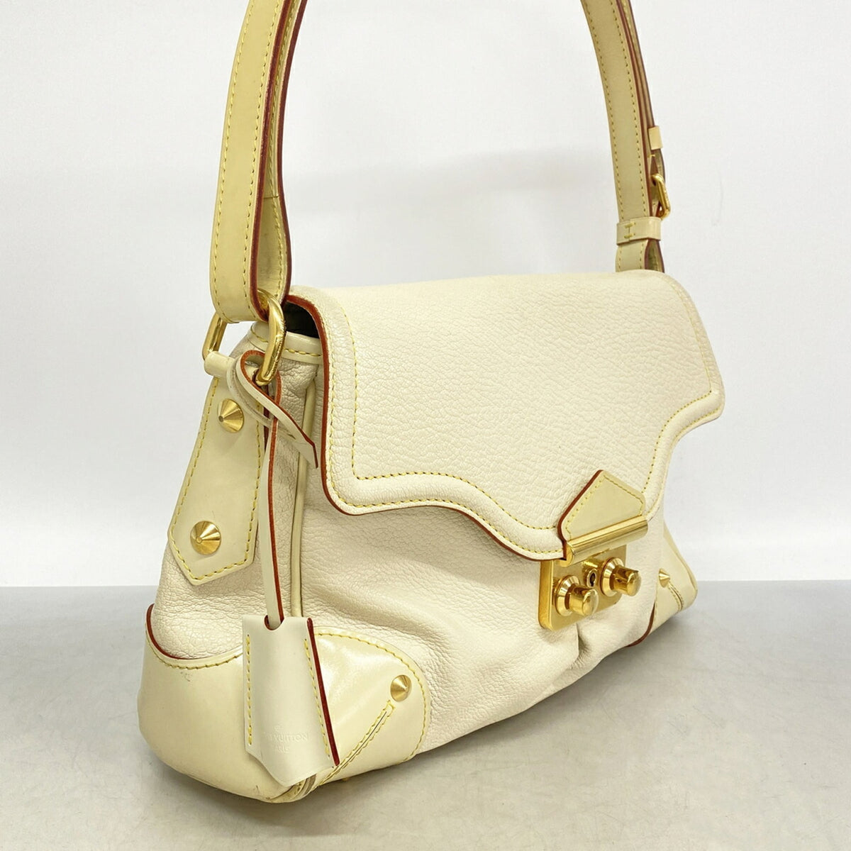 Louis Vuitton Blanc Shoulder Bag (Pre-Owned)