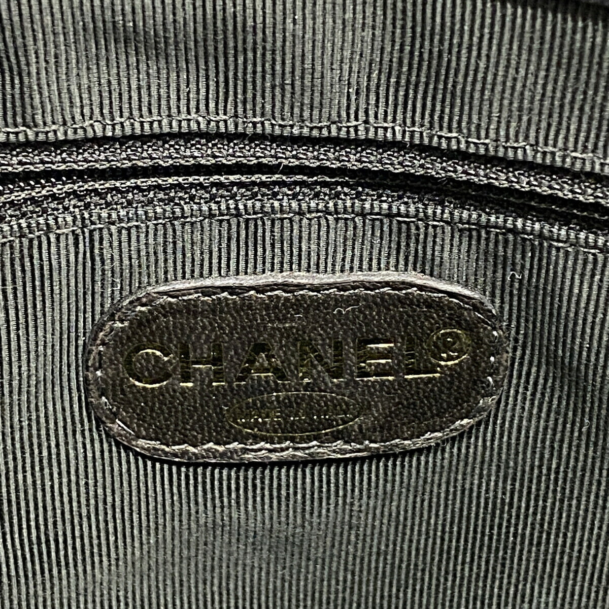 Chanel Black Grained Calfskin Shoulder Bag (Pre-Owned)