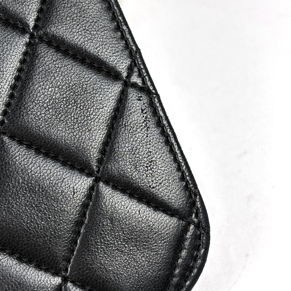 Chanel Black Leather Shoulder Bag (Pre-Owned)
