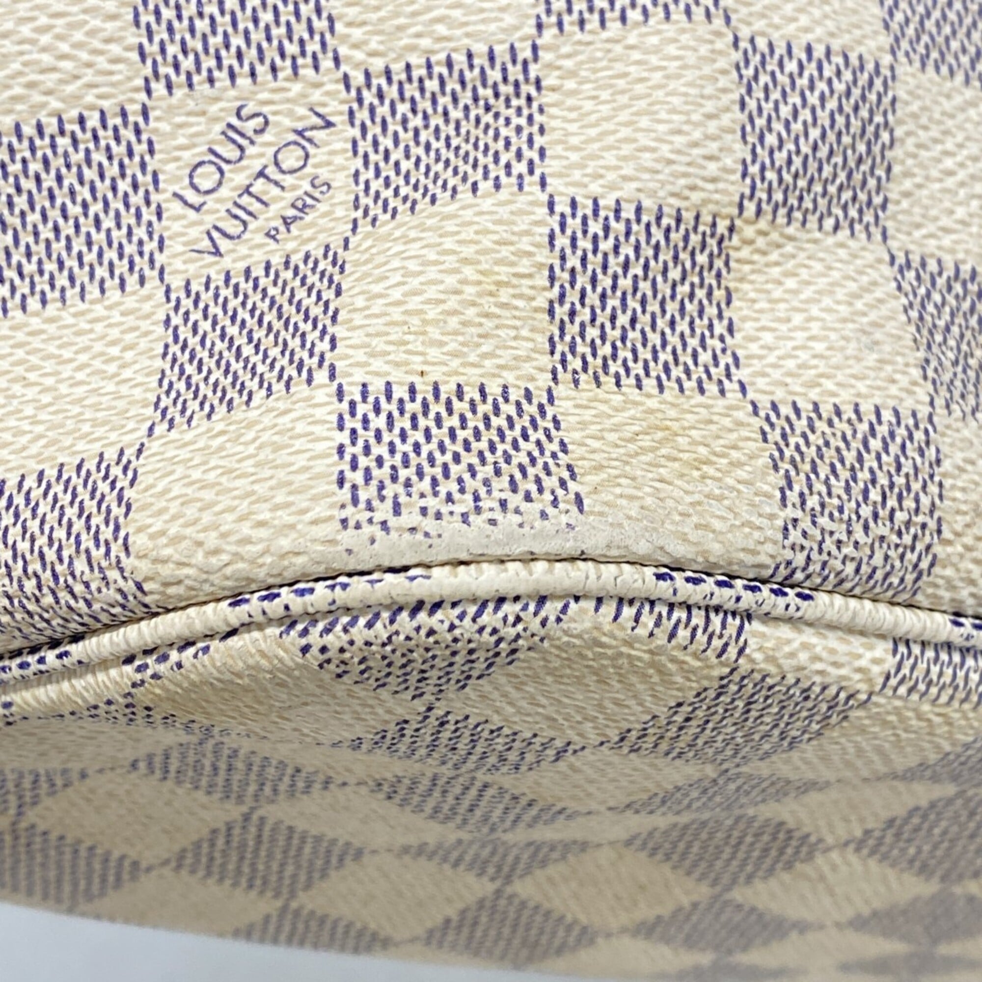 Louis Vuitton White Tote Bag (Pre-Owned)