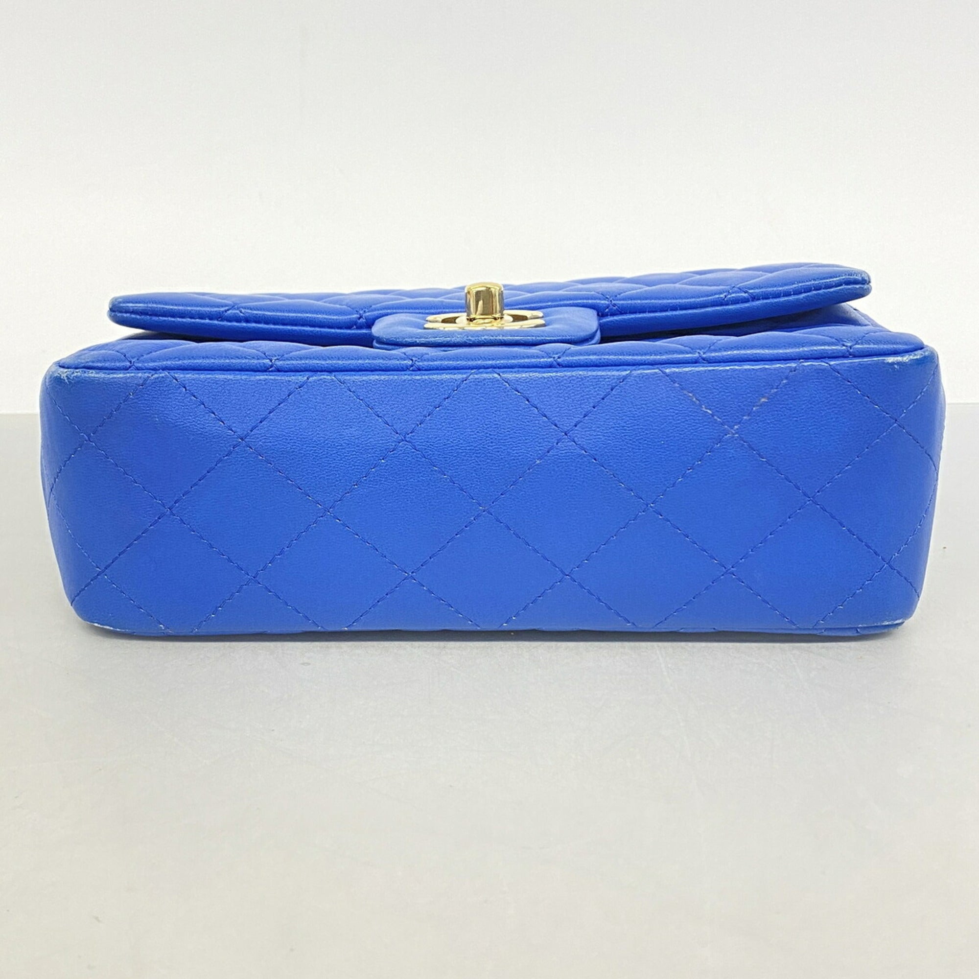Chanel Blue Leather Shoulder Bag (Pre-Owned)