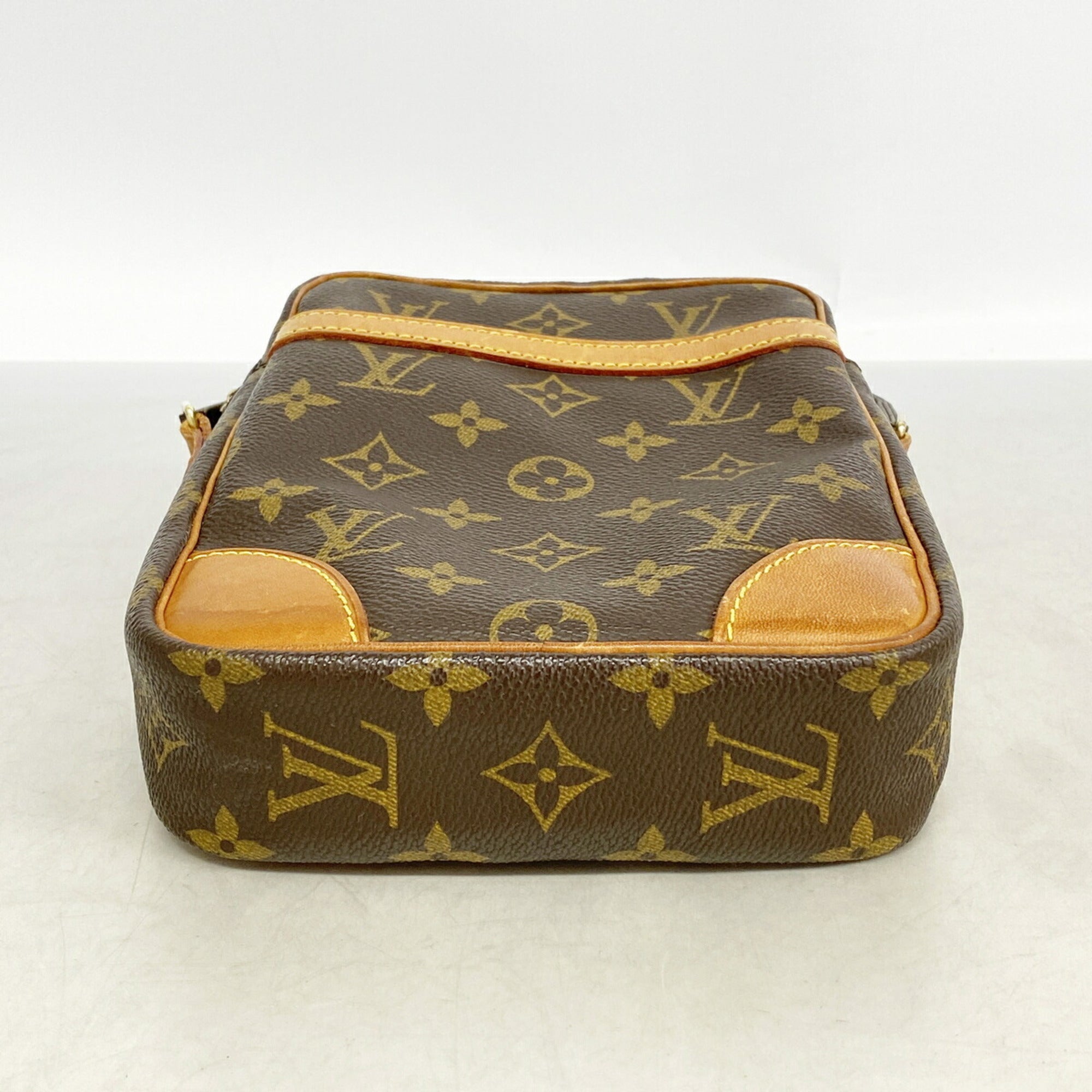 Louis Vuitton Brown Shoulder Bag (Pre-Owned)