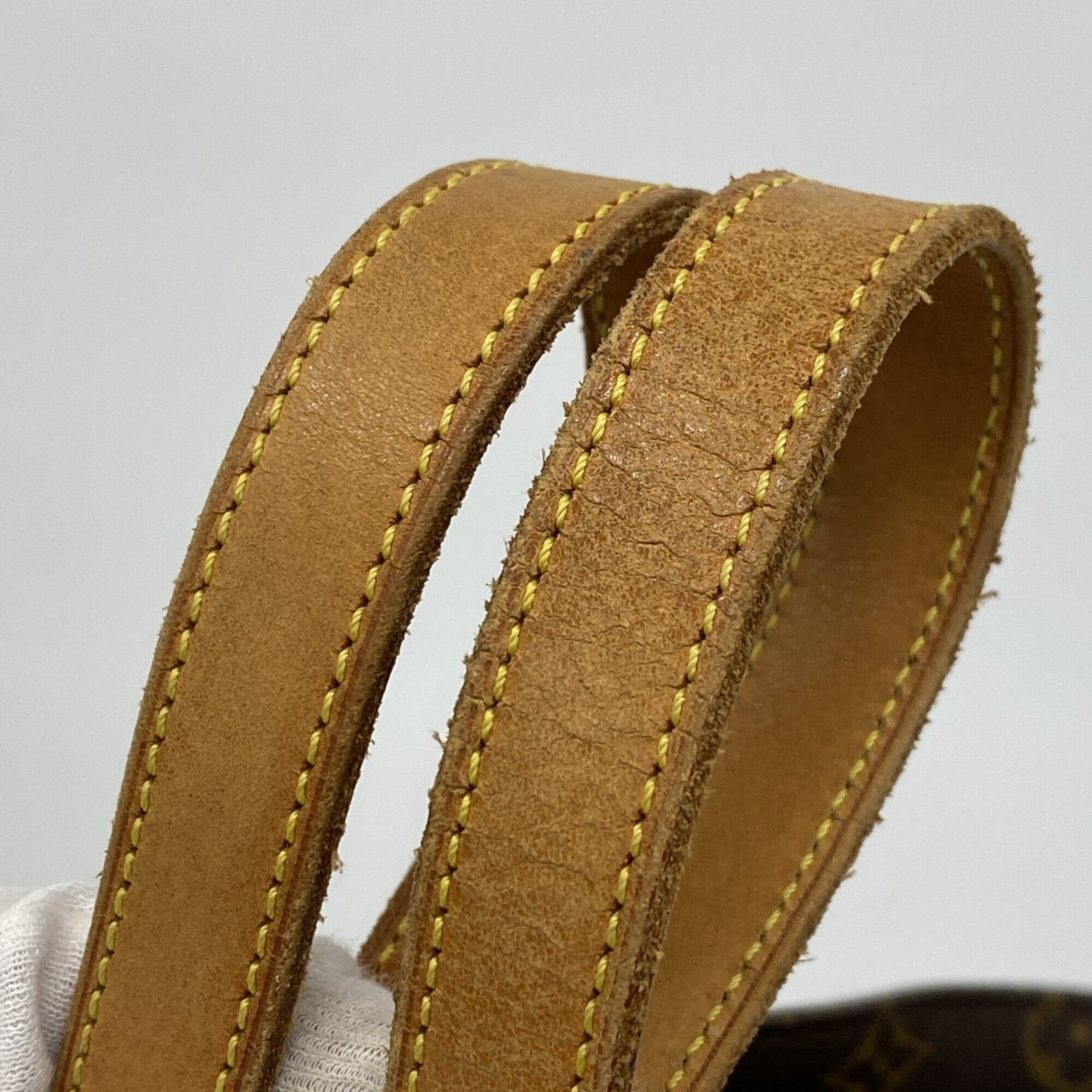 Louis Vuitton Brown Shoulder Bag (Pre-Owned)