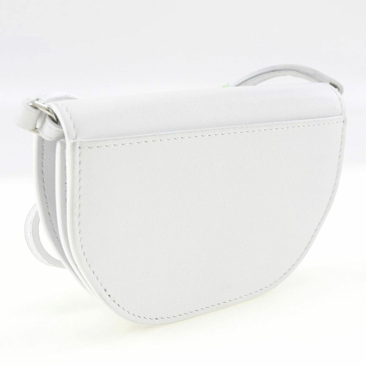 Burberry White Leather Shoulder Bag (Pre-Owned)