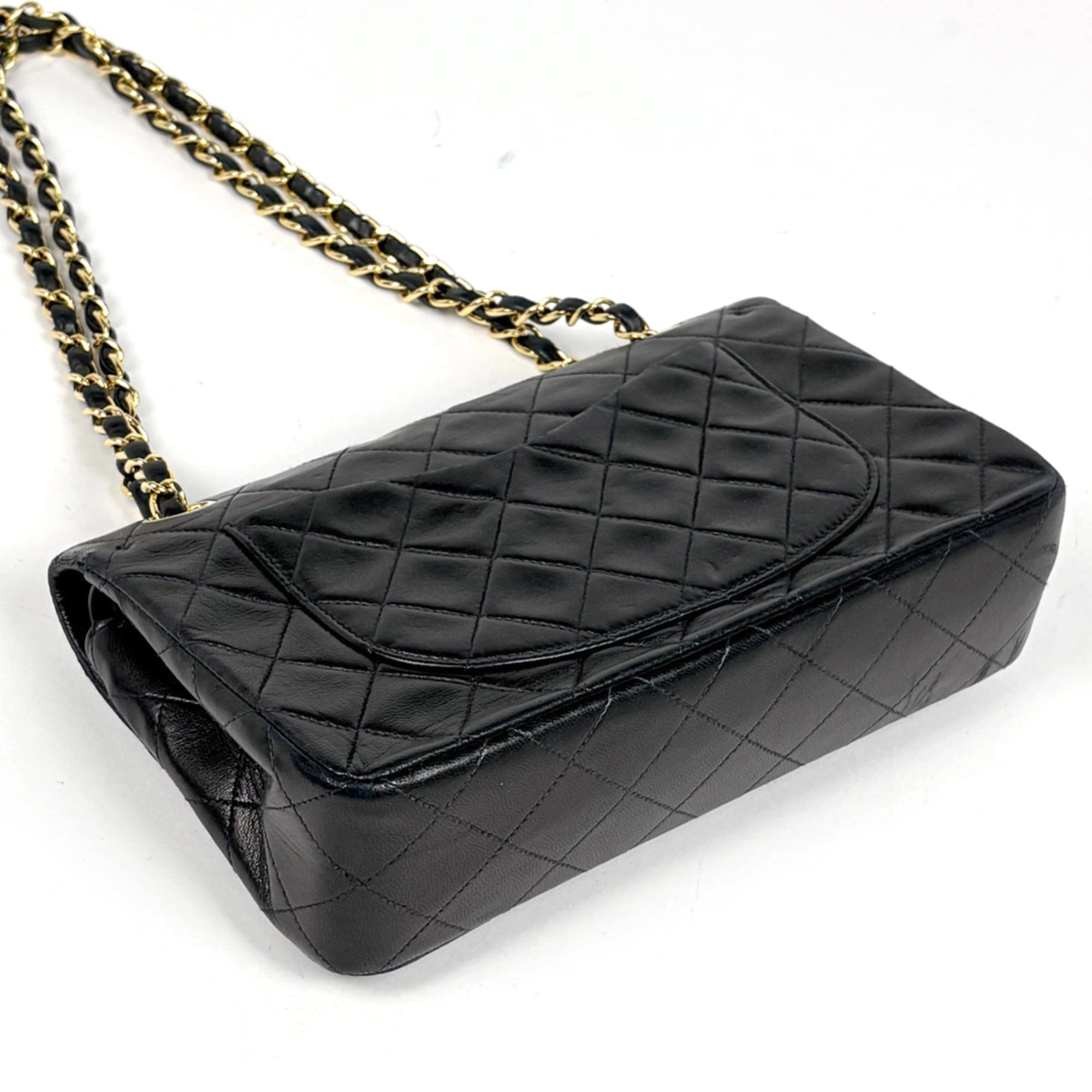 Chanel Black Leather Shoulder Bag (Pre-Owned)