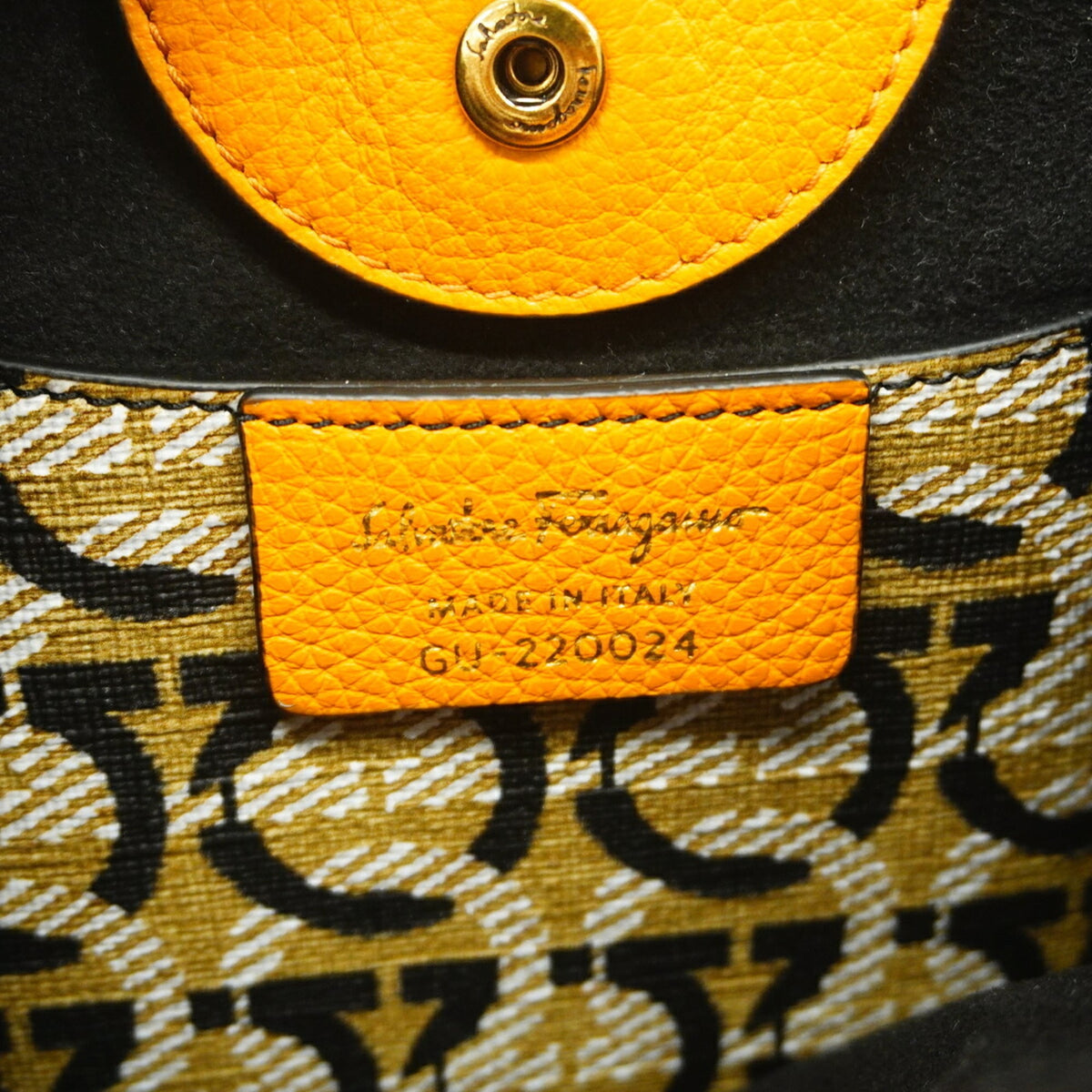 Salvatore Ferragamo Orange Leather Handbag (Pre-Owned)