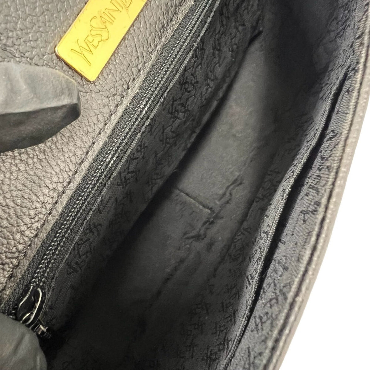 Yves Saint Laurent Black Leather Pochette Shoulder Bag (Pre-Owned)