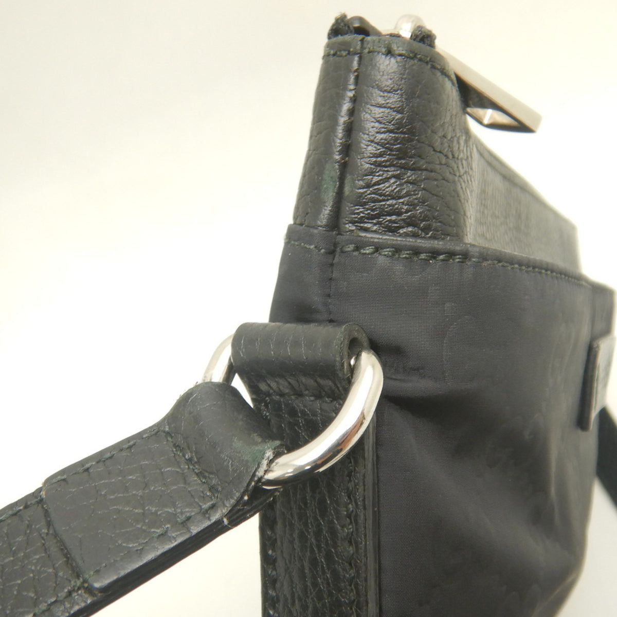 Gucci Black Nylon Leather Shoulder Bag (Pre-Owned)