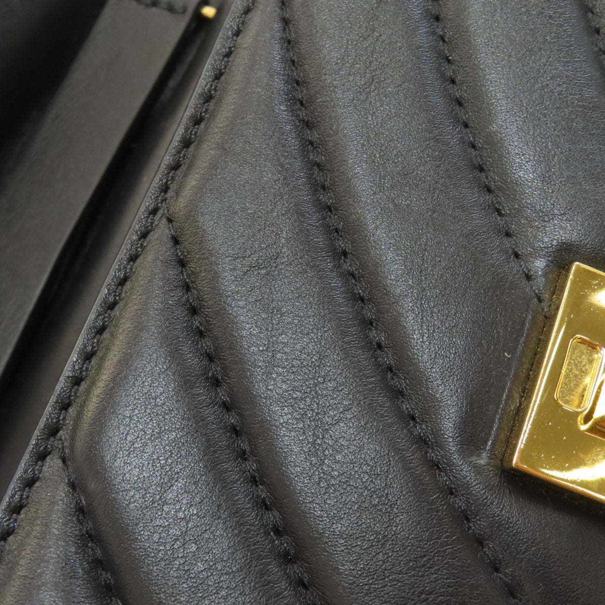 Chloé Black Leather Shoulder Bag (Pre-Owned)