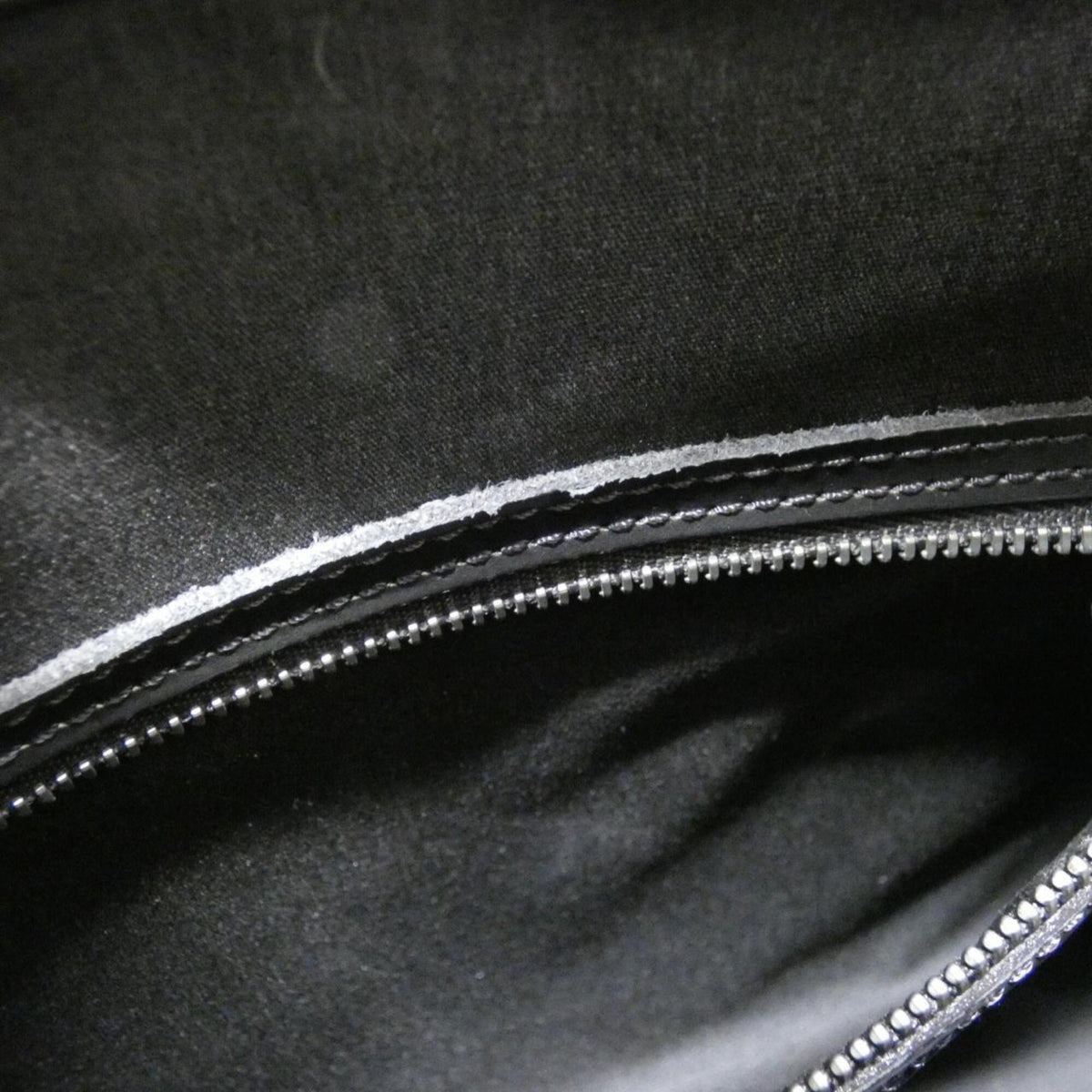 Louis Vuitton Black Shoulder Bag (Pre-Owned)