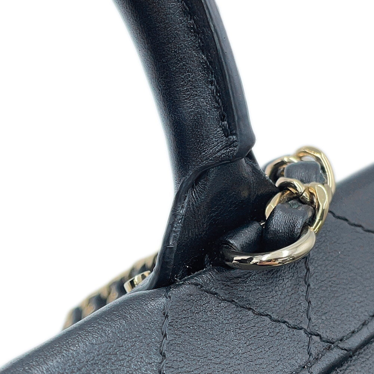 Chanel Matelasse Black Leather Handbag Shoulder Bag Vanity Bag (Pre-Owned)