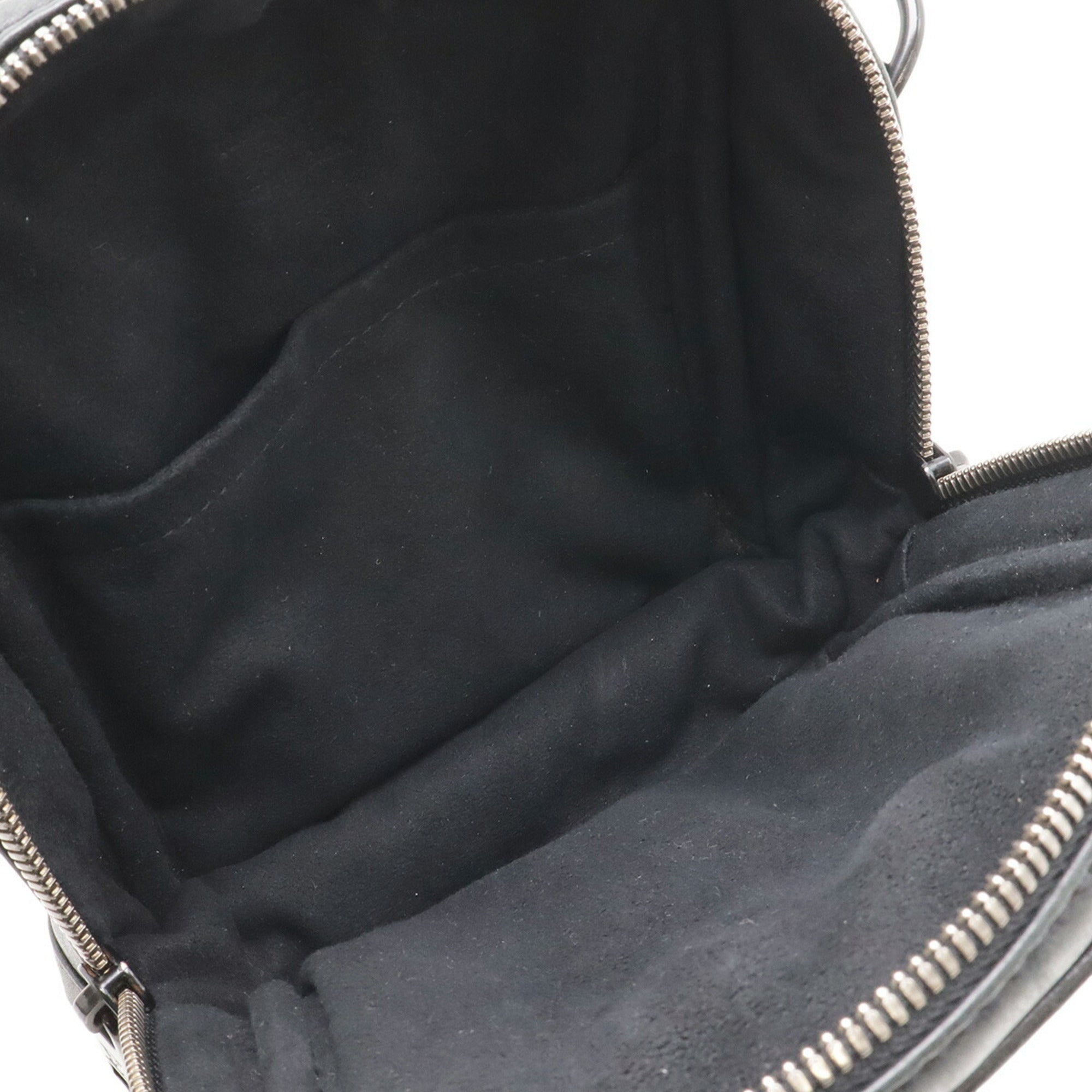 Louis Vuitton Noir Leather Pochette Shoulder Bag (Pre-Owned)