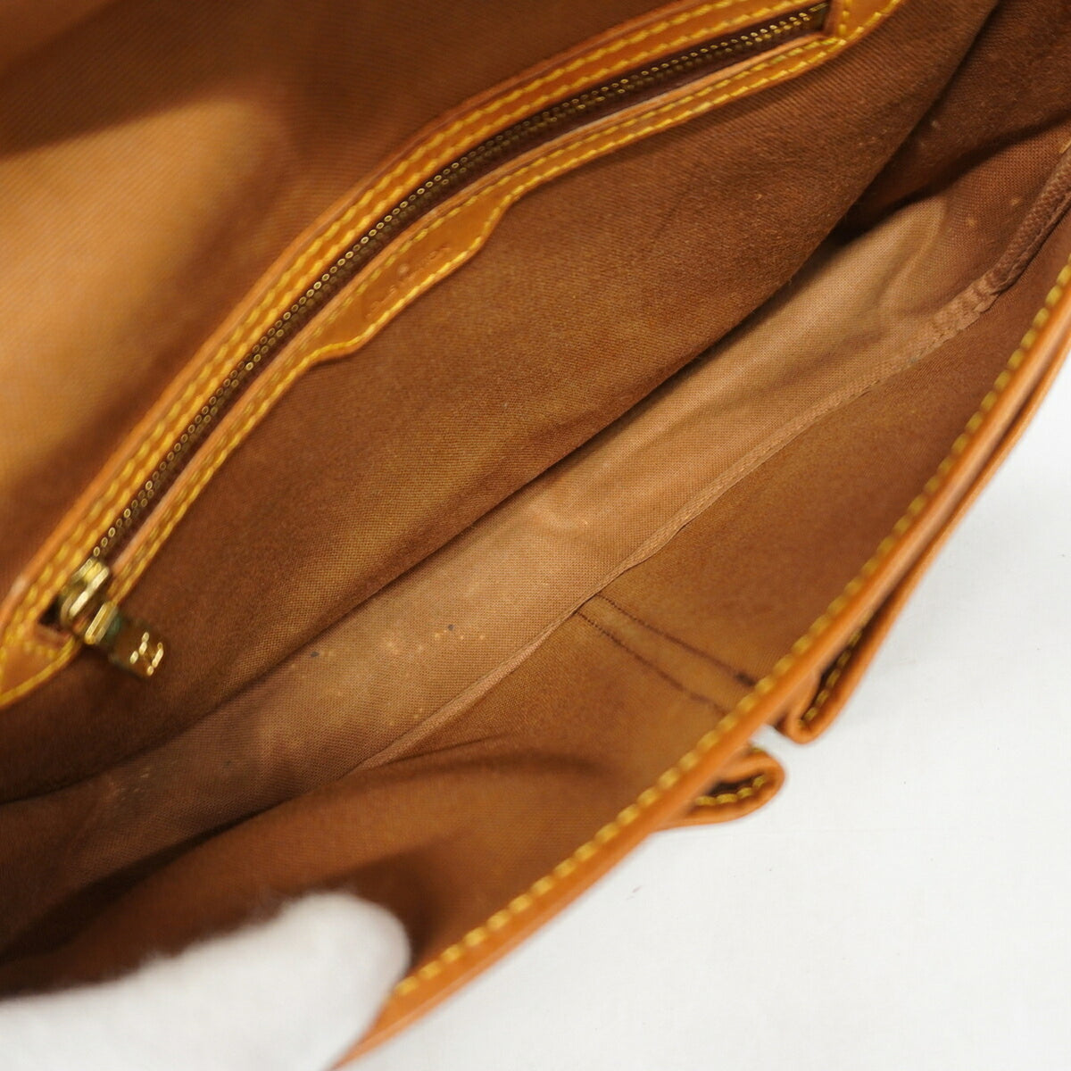 Louis Vuitton Brown Shoulder Bag (Pre-Owned)