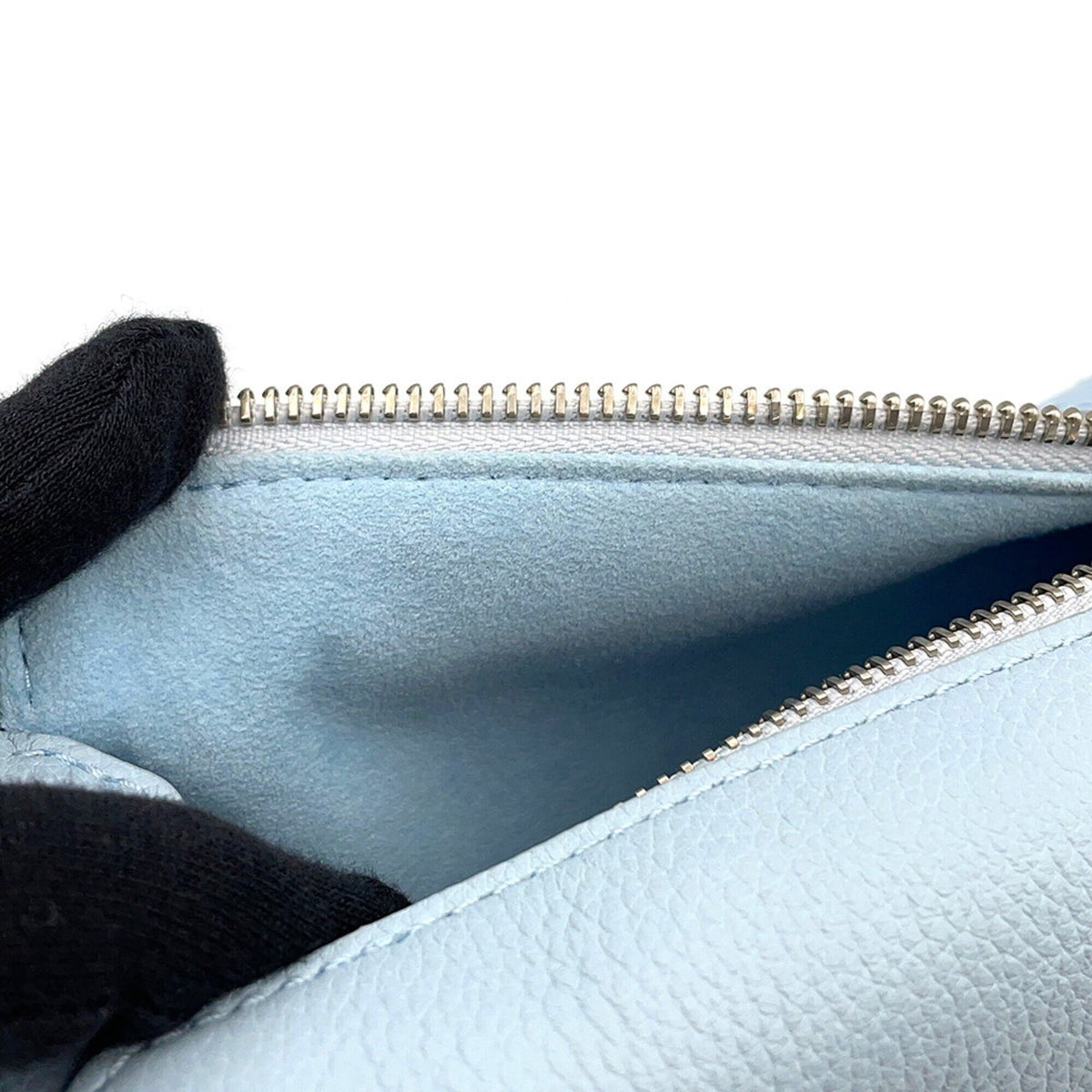 Louis Vuitton Light Blue Leather Handbag Shoulder Bag (Pre-Owned)