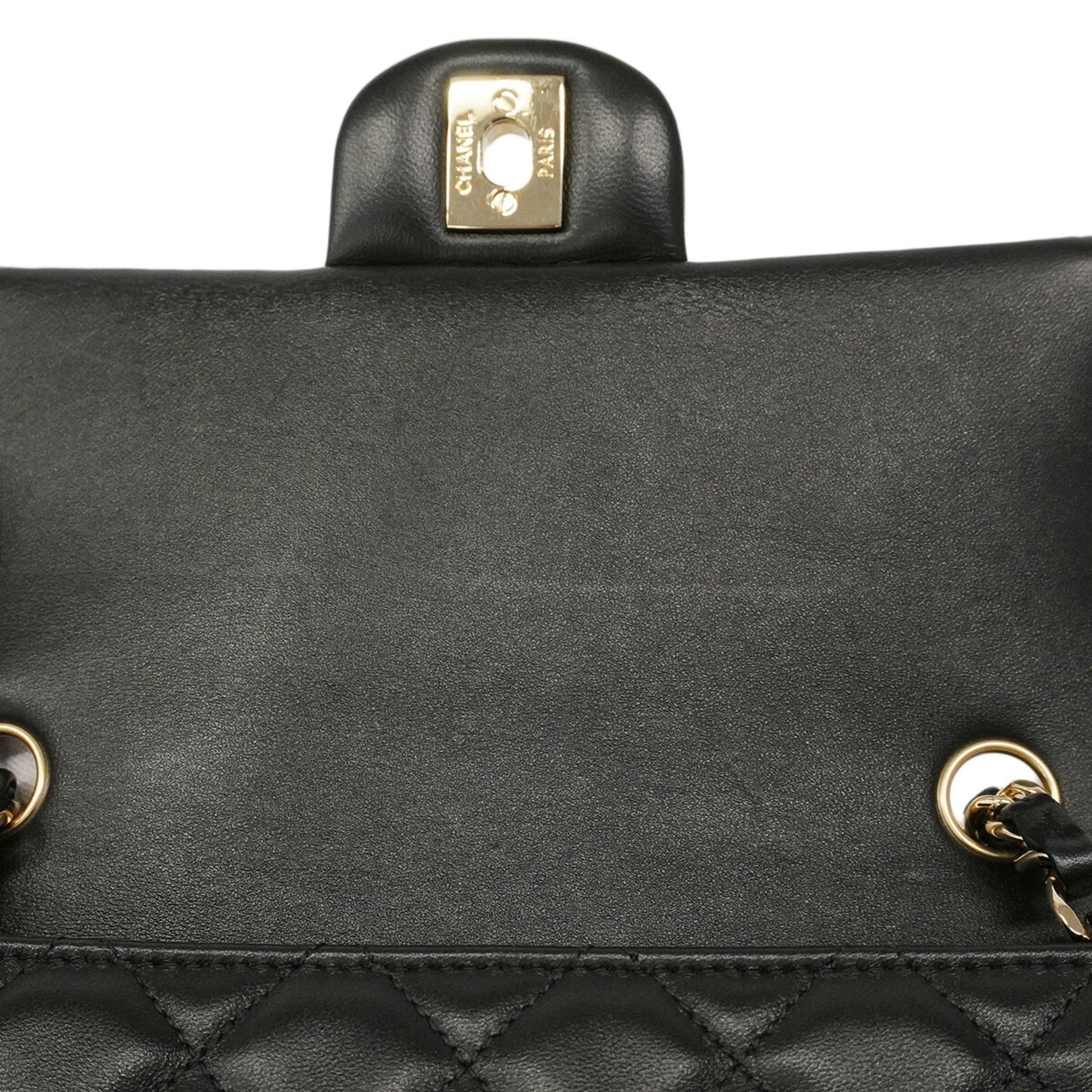 Chanel Black Leather Shoulder Bag (Pre-Owned)