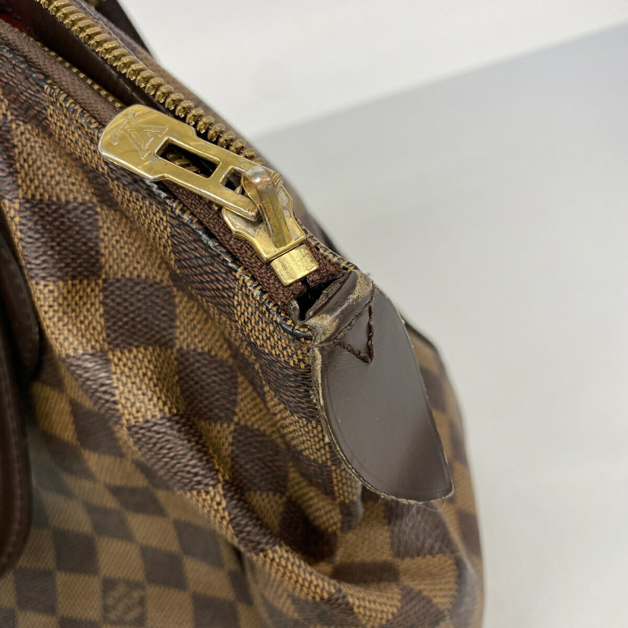 Louis Vuitton Ebene Handbag (Pre-Owned)