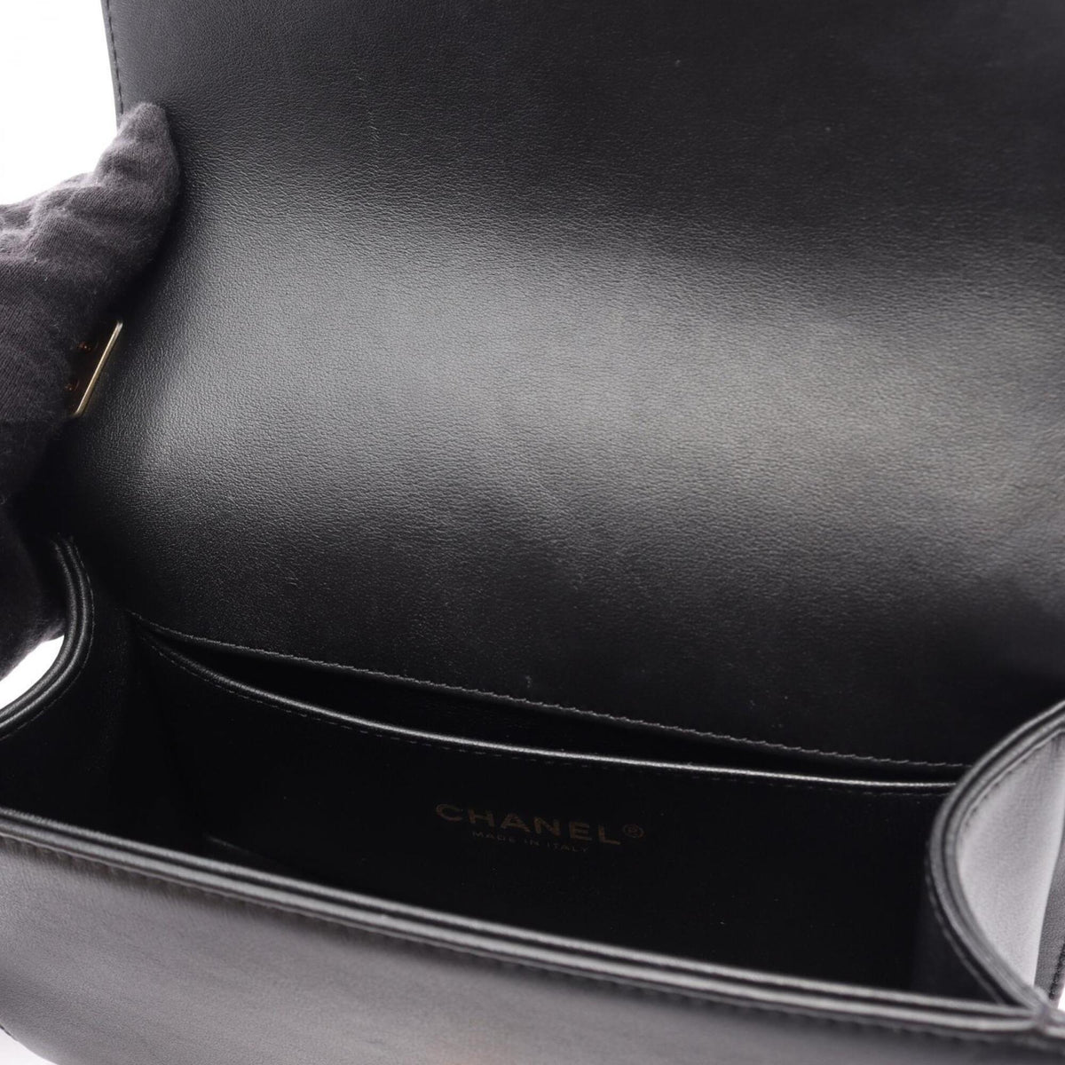 Chanel Black Leather Handbag Shoulder Bag (Pre-Owned)
