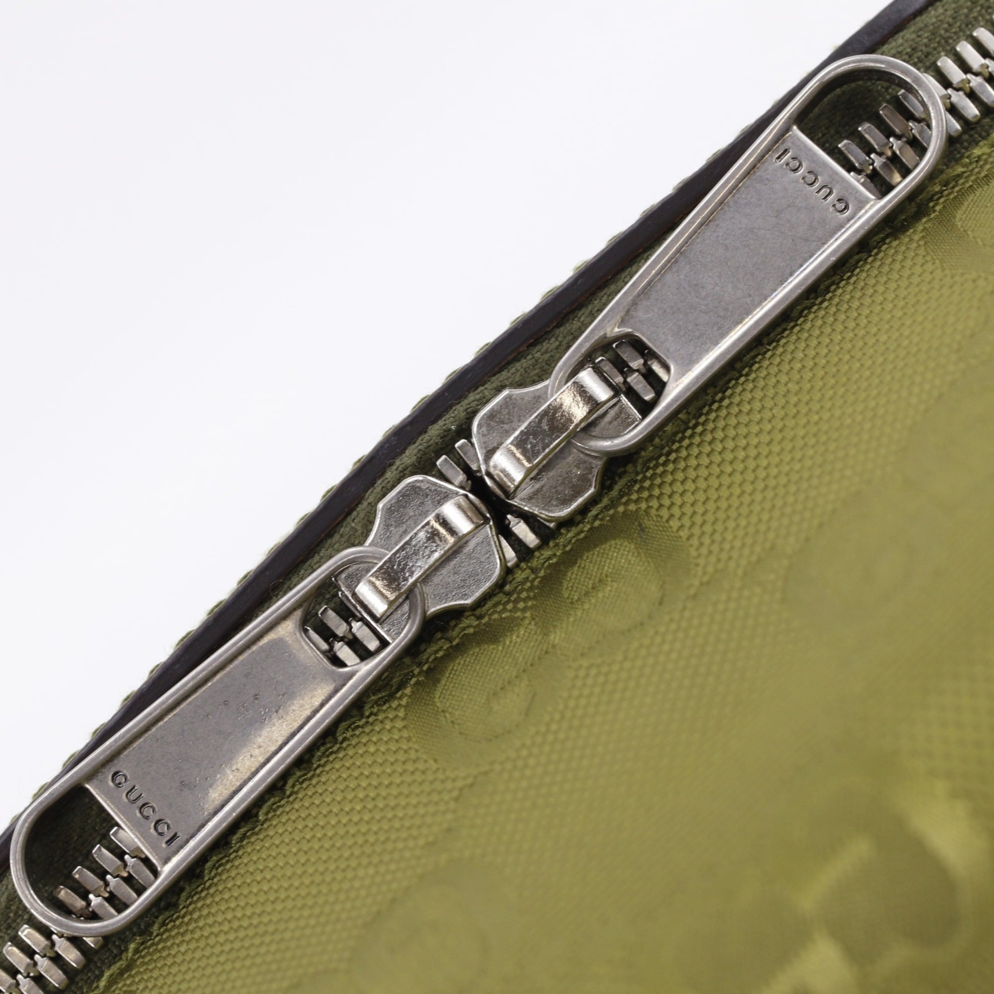 Gucci Green Gg Canvas Handbag Pouch (Pre-Owned)
